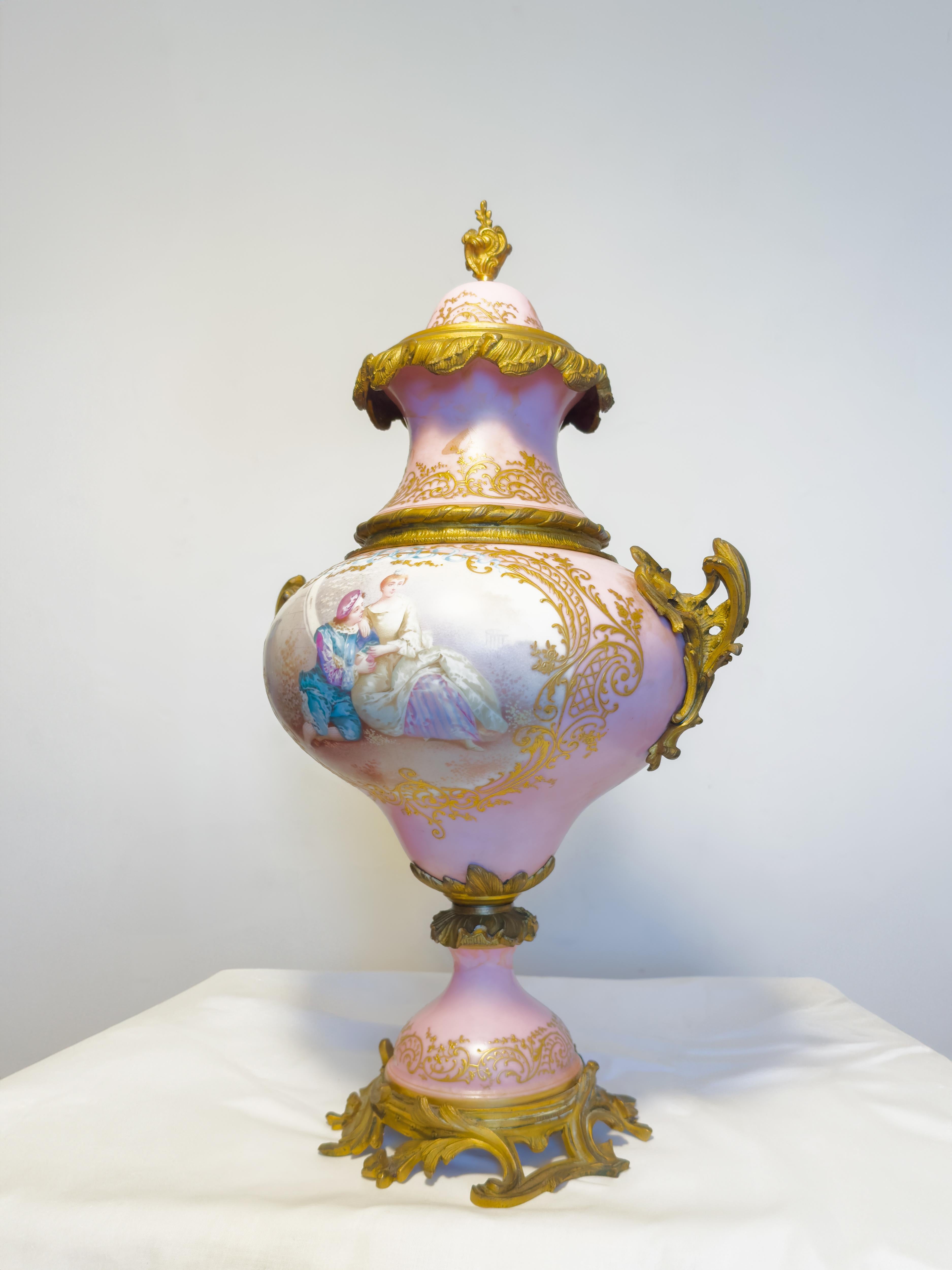 Jarrón Francés de Sevres Rosa Montado en Ormolu, (Siglo XIX) en venta 12