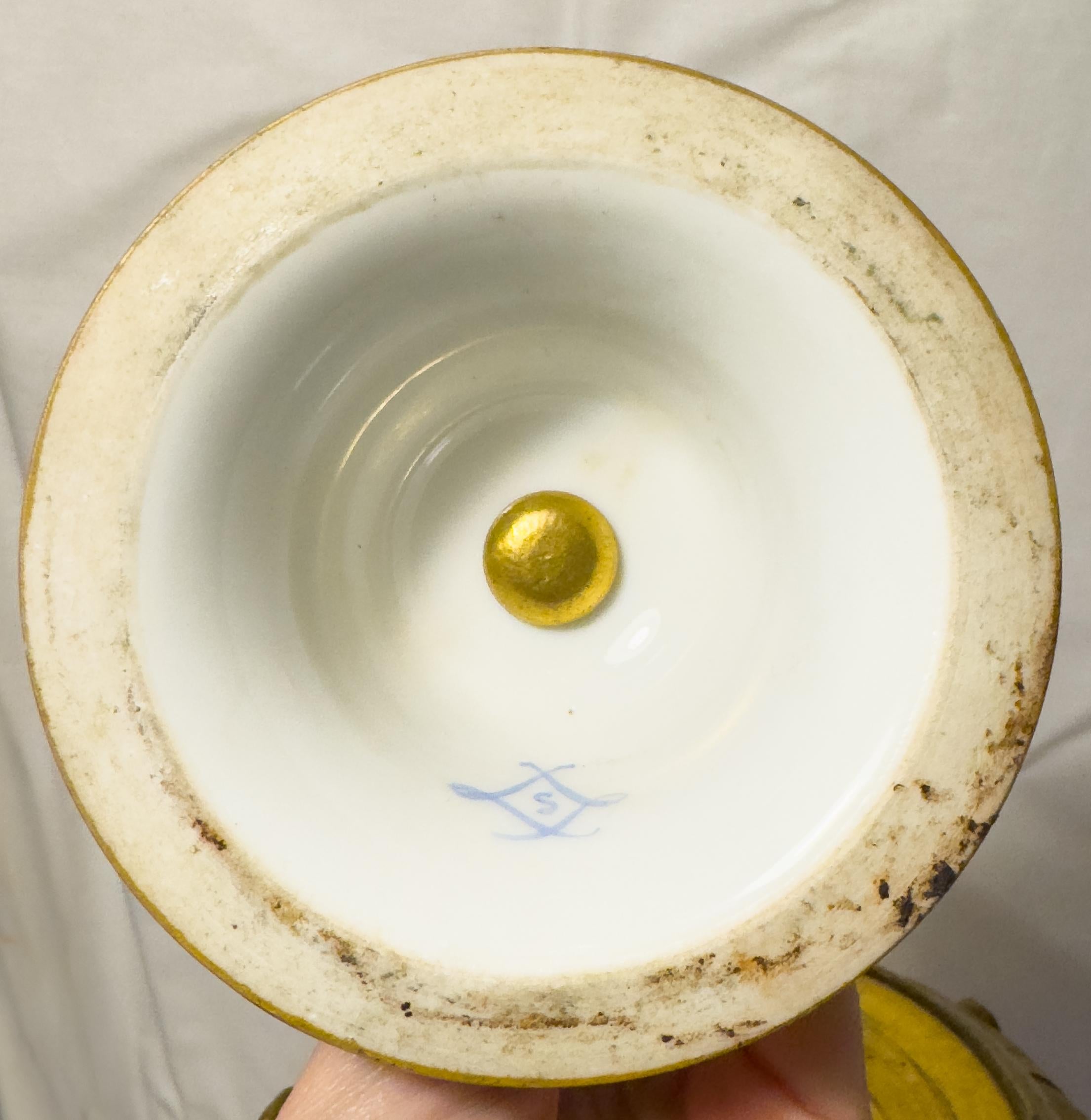 Jarrón Francés de Sevres Rosa Montado en Ormolu, (Siglo XIX) Napoleón III en venta