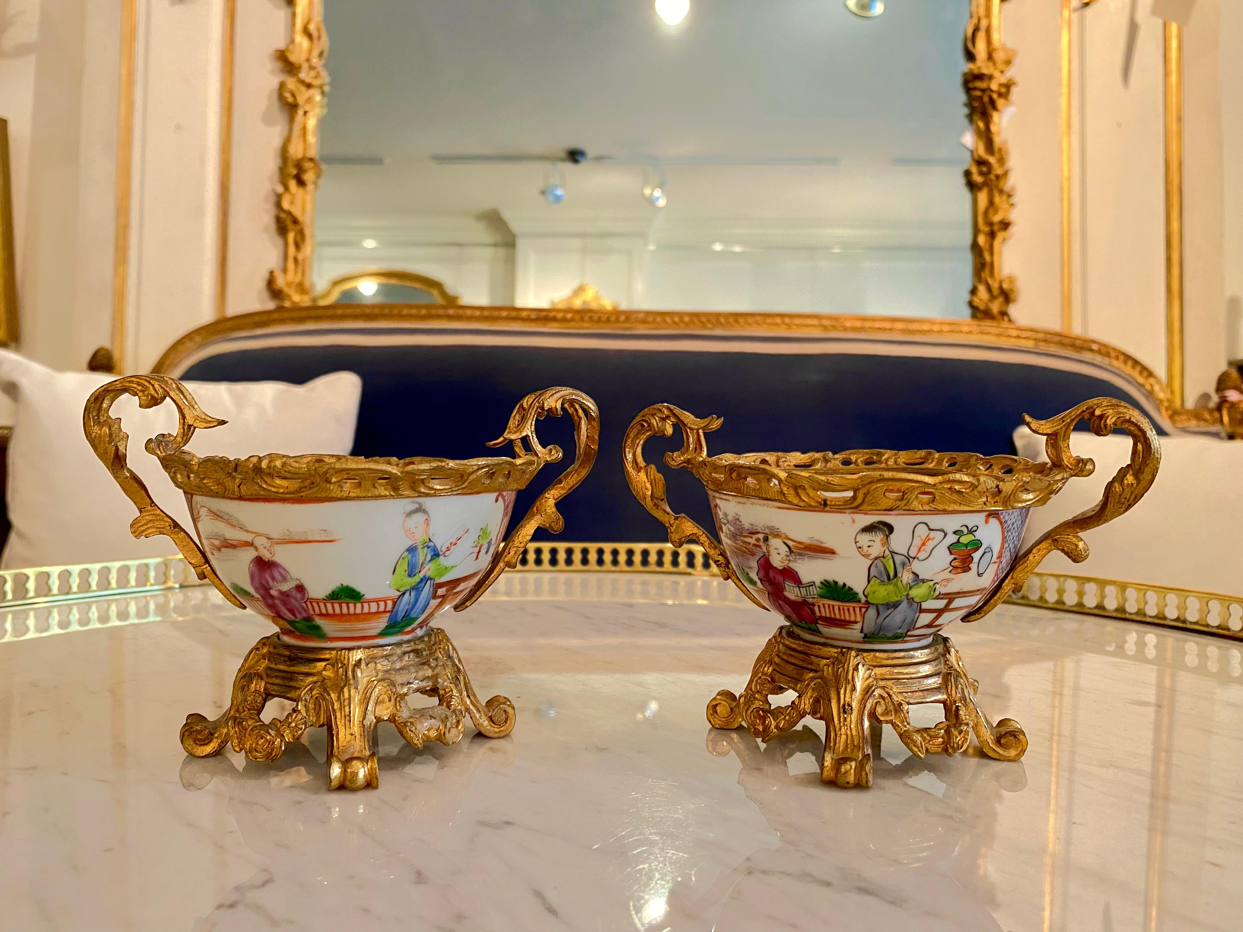 French Ormulu Mounted Chinese Vases In Good Condition For Sale In Montreal, Quebec