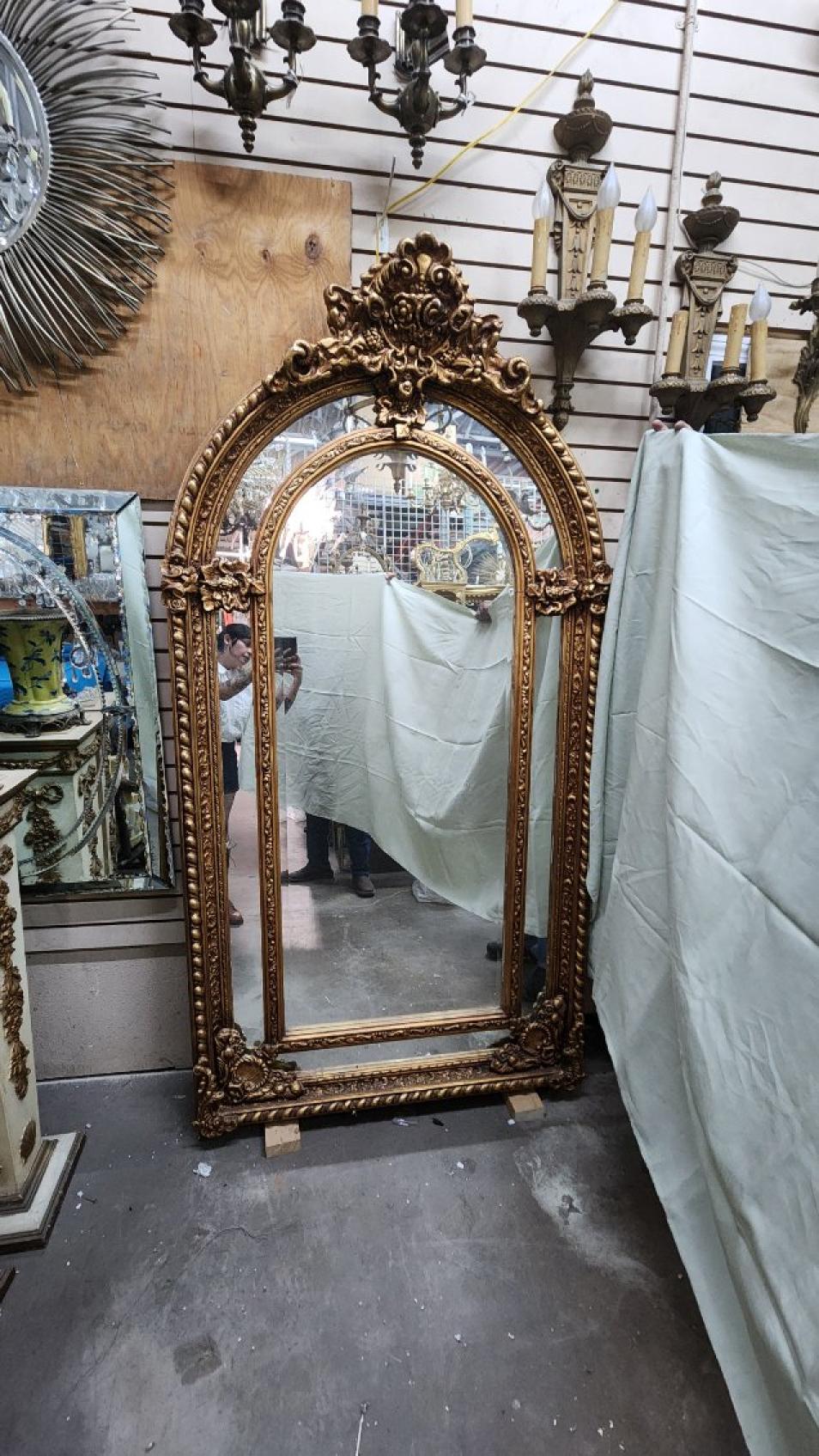 Américain Miroir orné français en vente