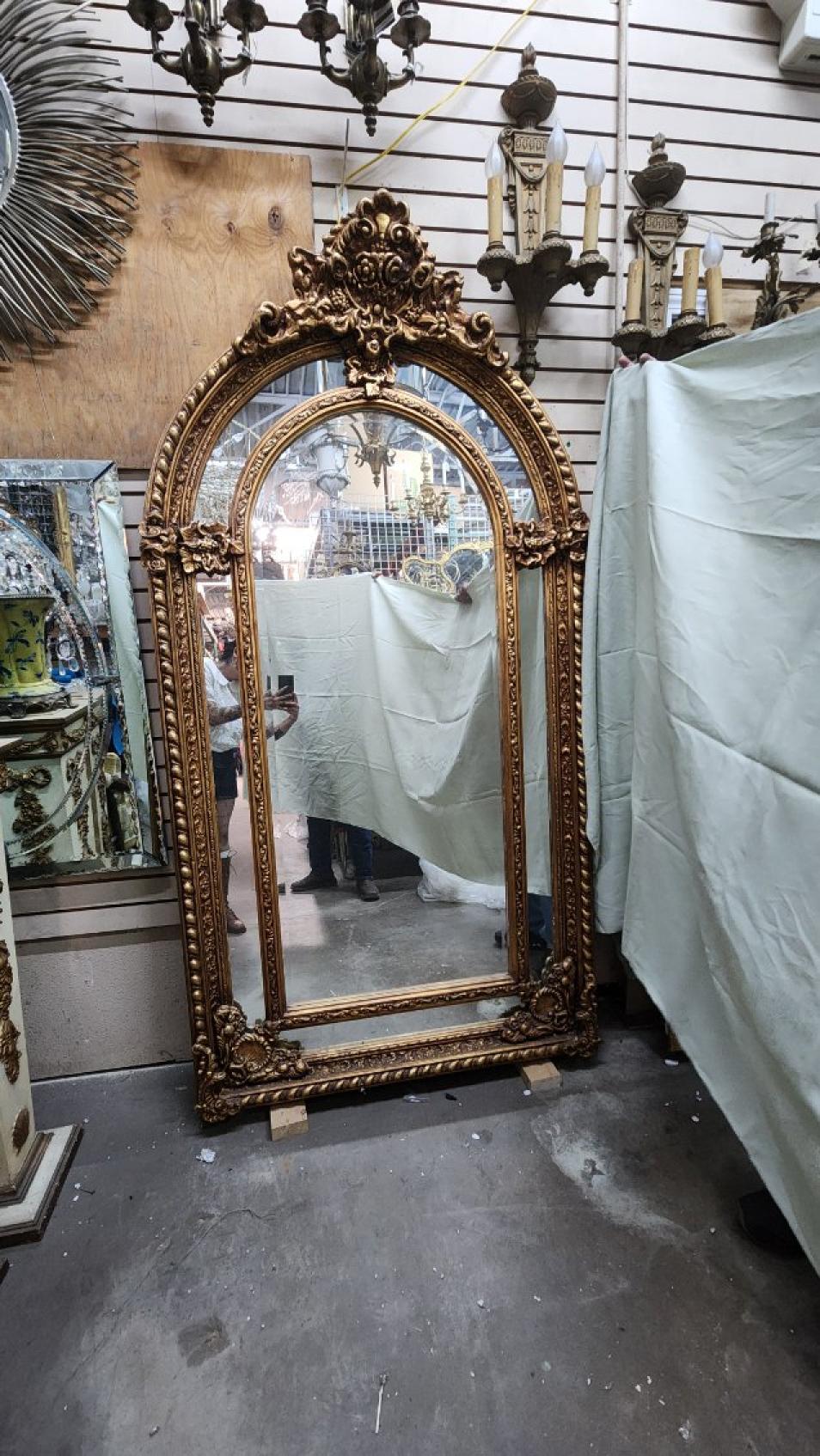 Miroir orné français Bon état - En vente à Dallas, TX
