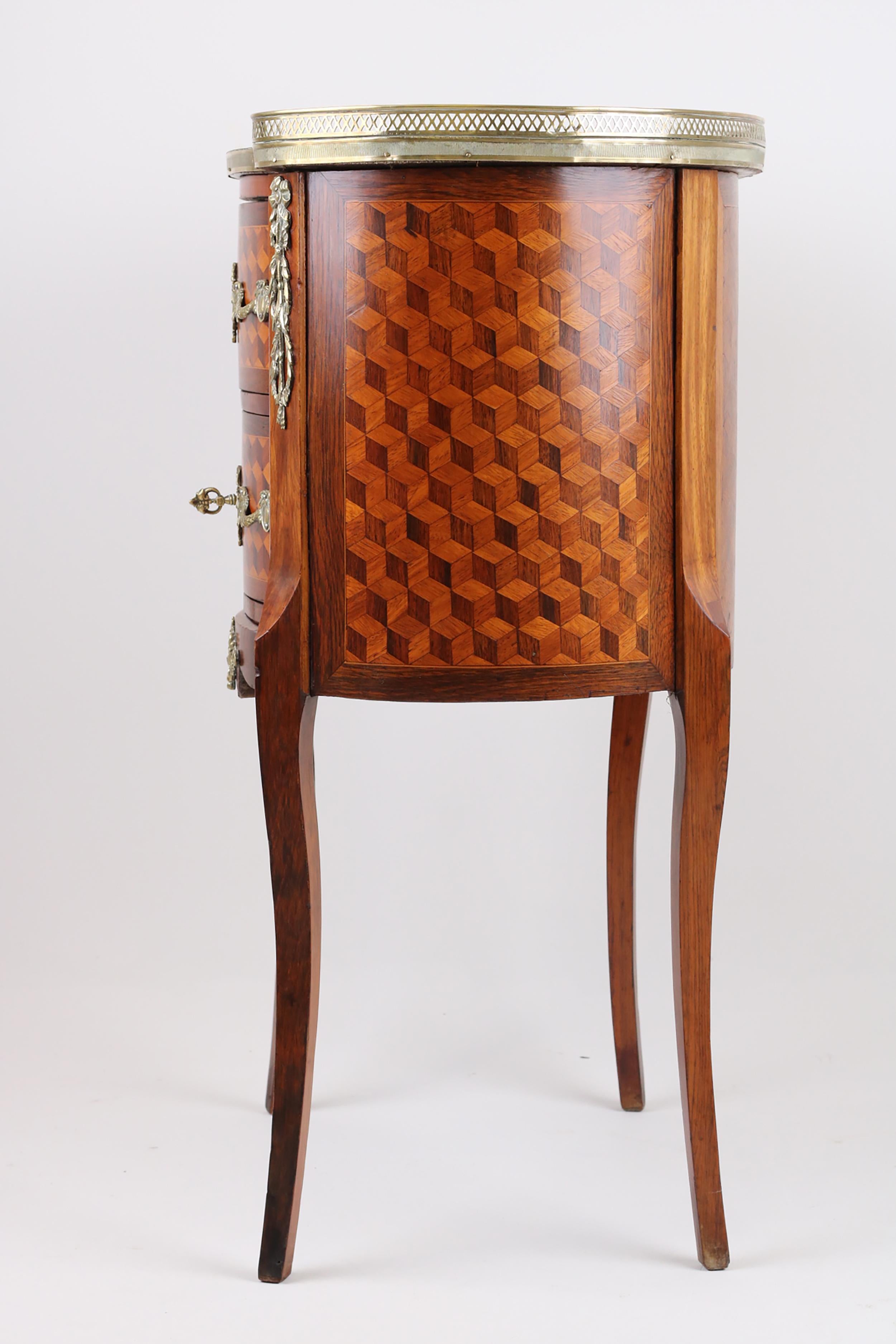 Commode de chevet ovale - Style de transition entre Louis XV et Louis XVI Bon état - En vente à Stahnsdorf, DE
