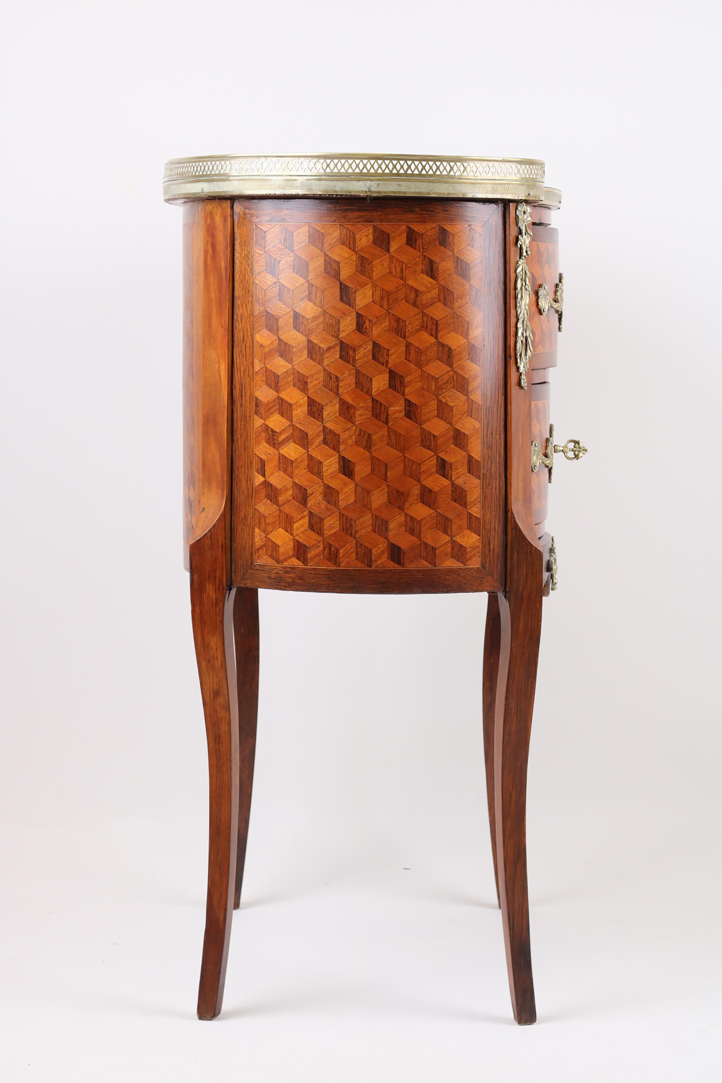 Bois Commode de chevet ovale - Style de transition entre Louis XV et Louis XVI en vente