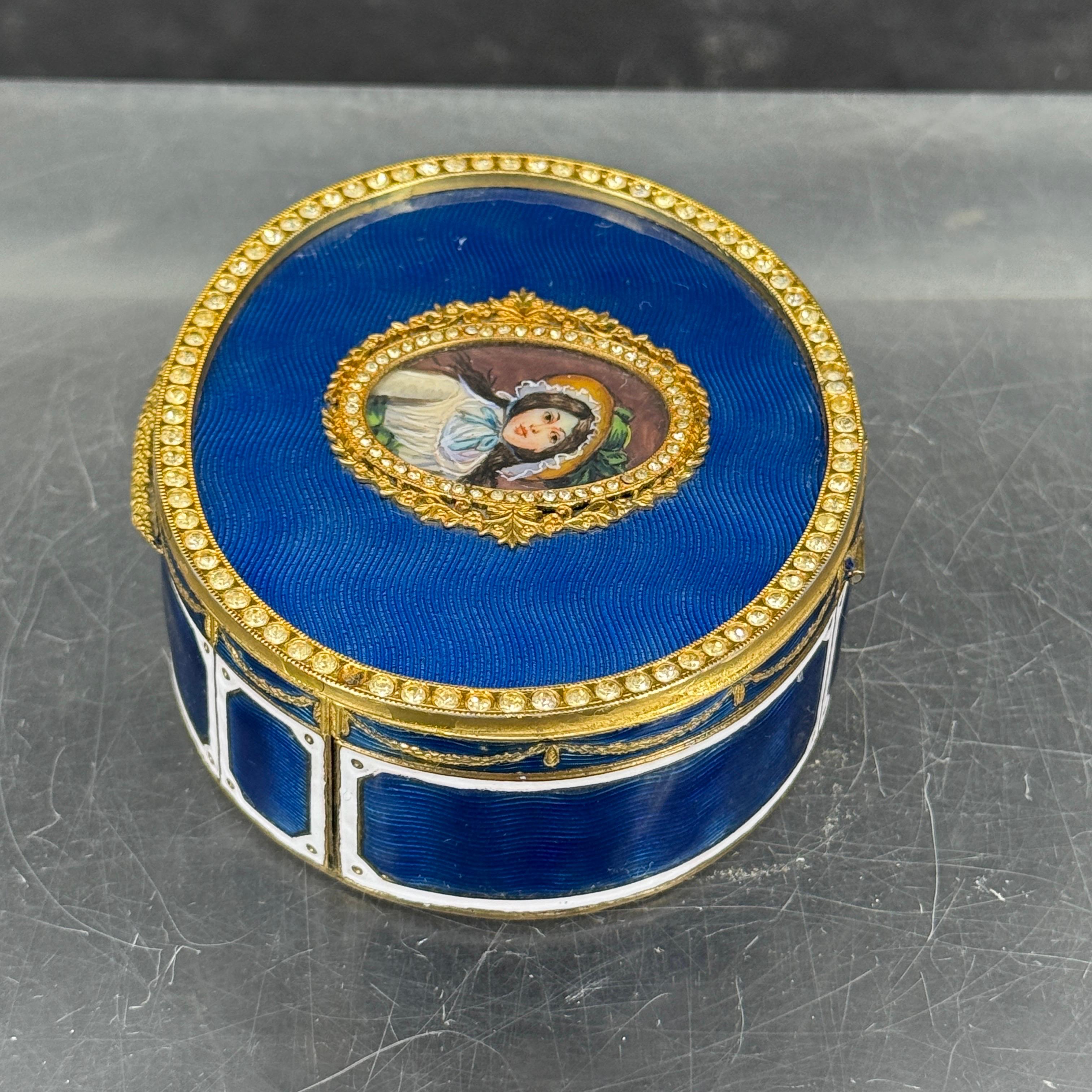 French Oval Decorated Enamel Jewelry Box, France 1830's For Sale 6