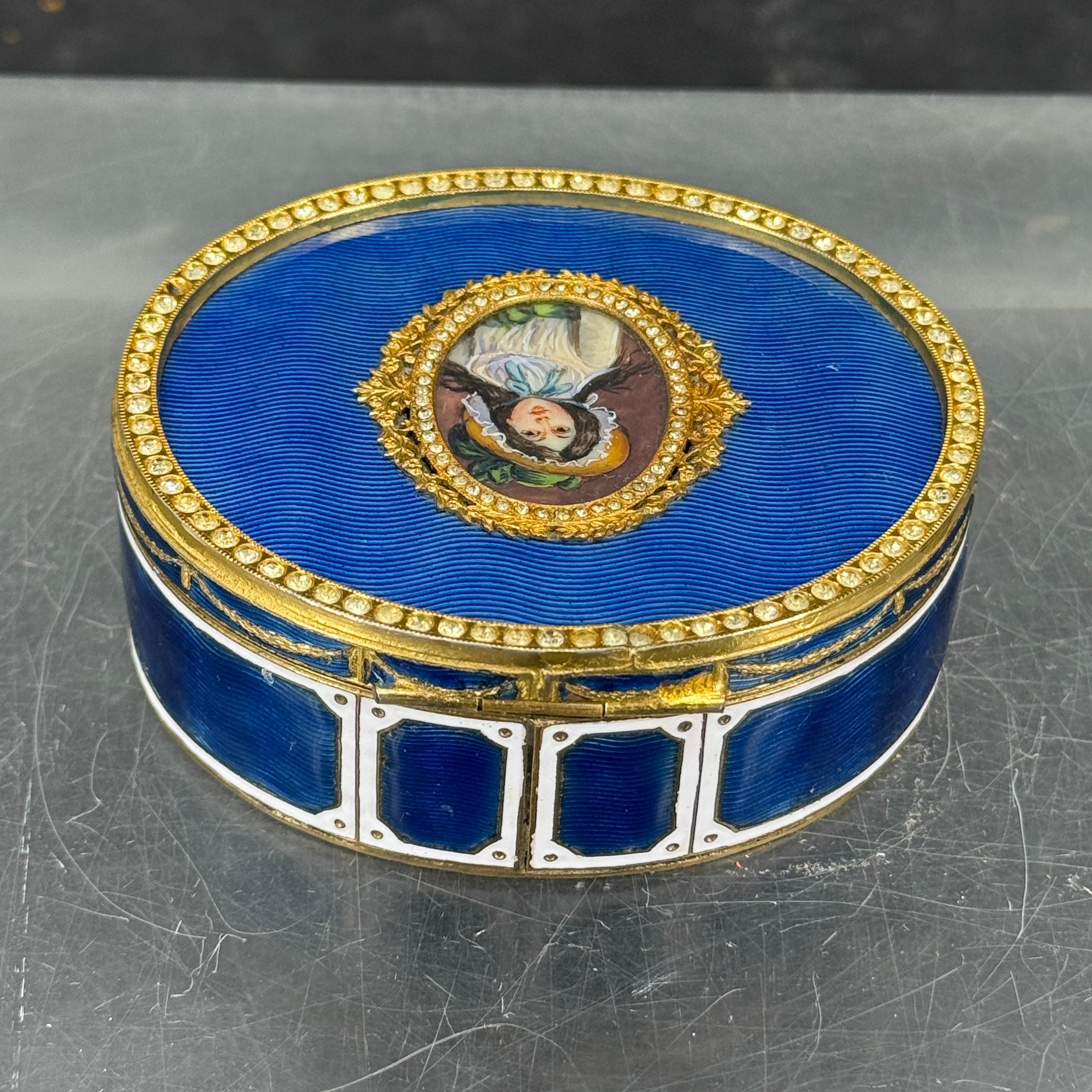 French Oval Decorated Enamel Jewelry Box, France 1830's For Sale 9