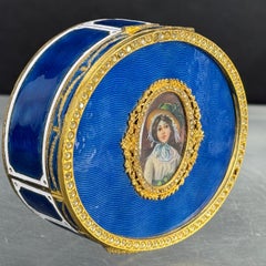 Scatola portagioie ovale francese con smalto decorato, Francia, anni '30 del XIX secolo