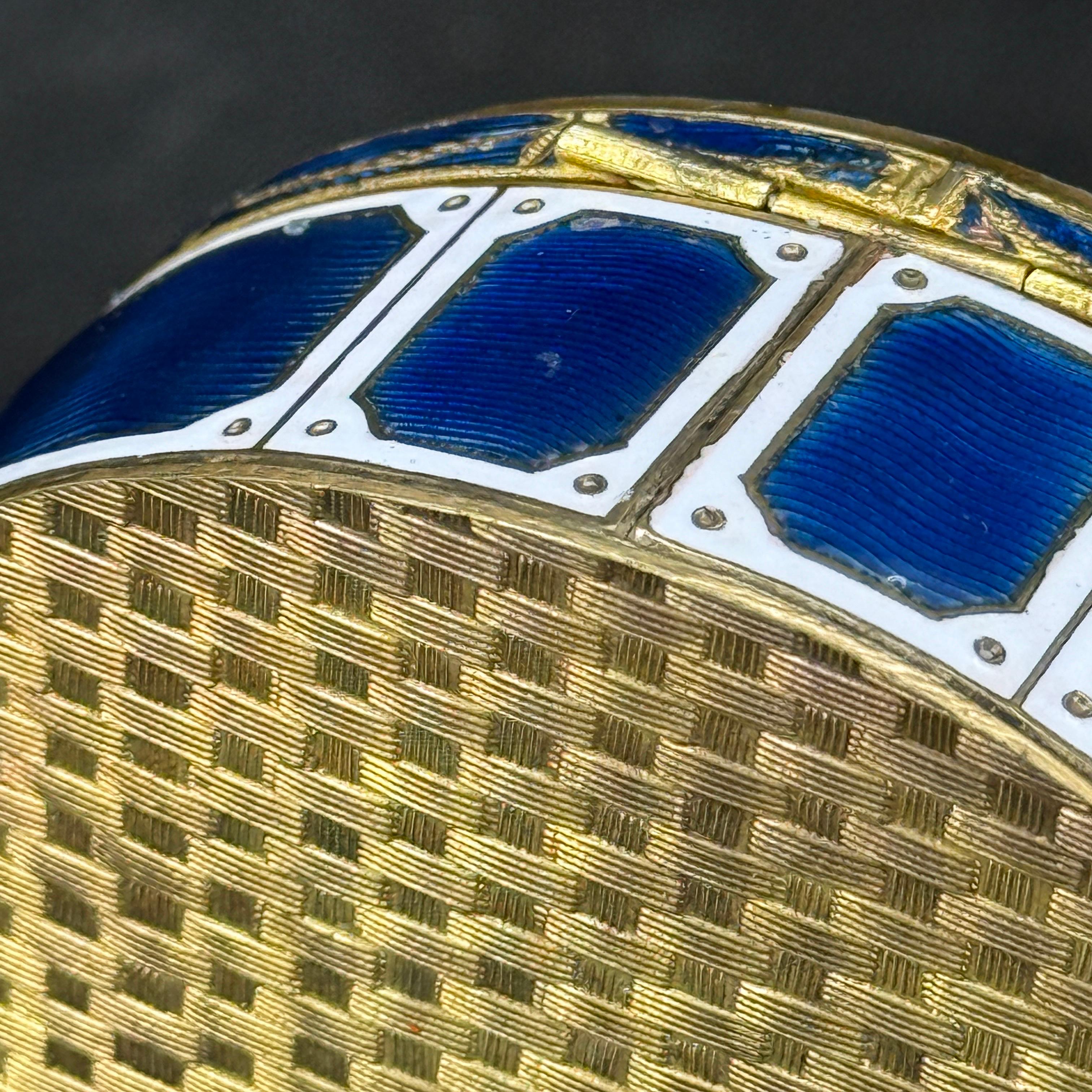 French Oval Decorated Enamel Jewelry Box, France 1830's For Sale 15