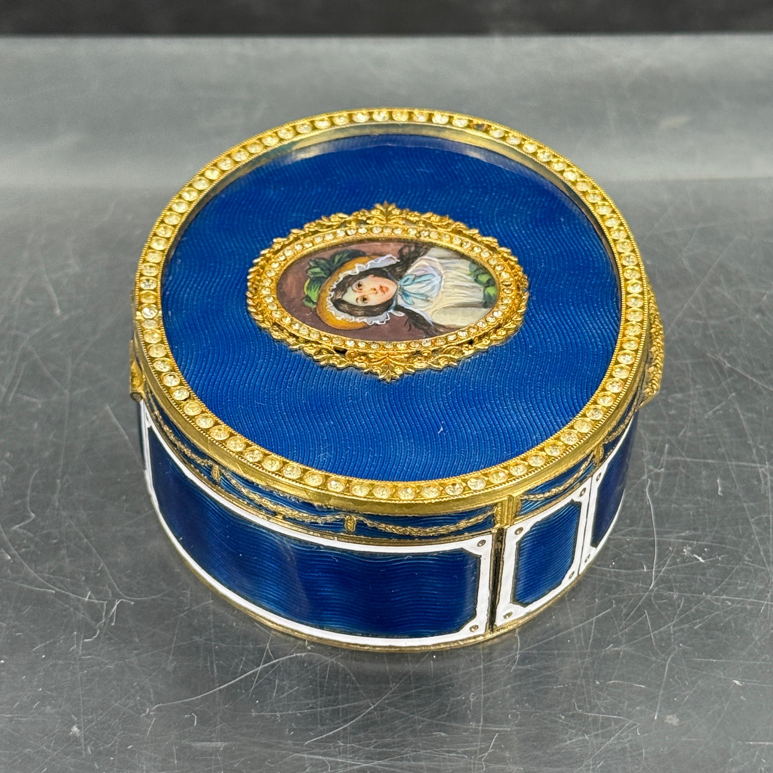 French Oval Decorated Enamel Jewelry Box, France 1830's For Sale 3