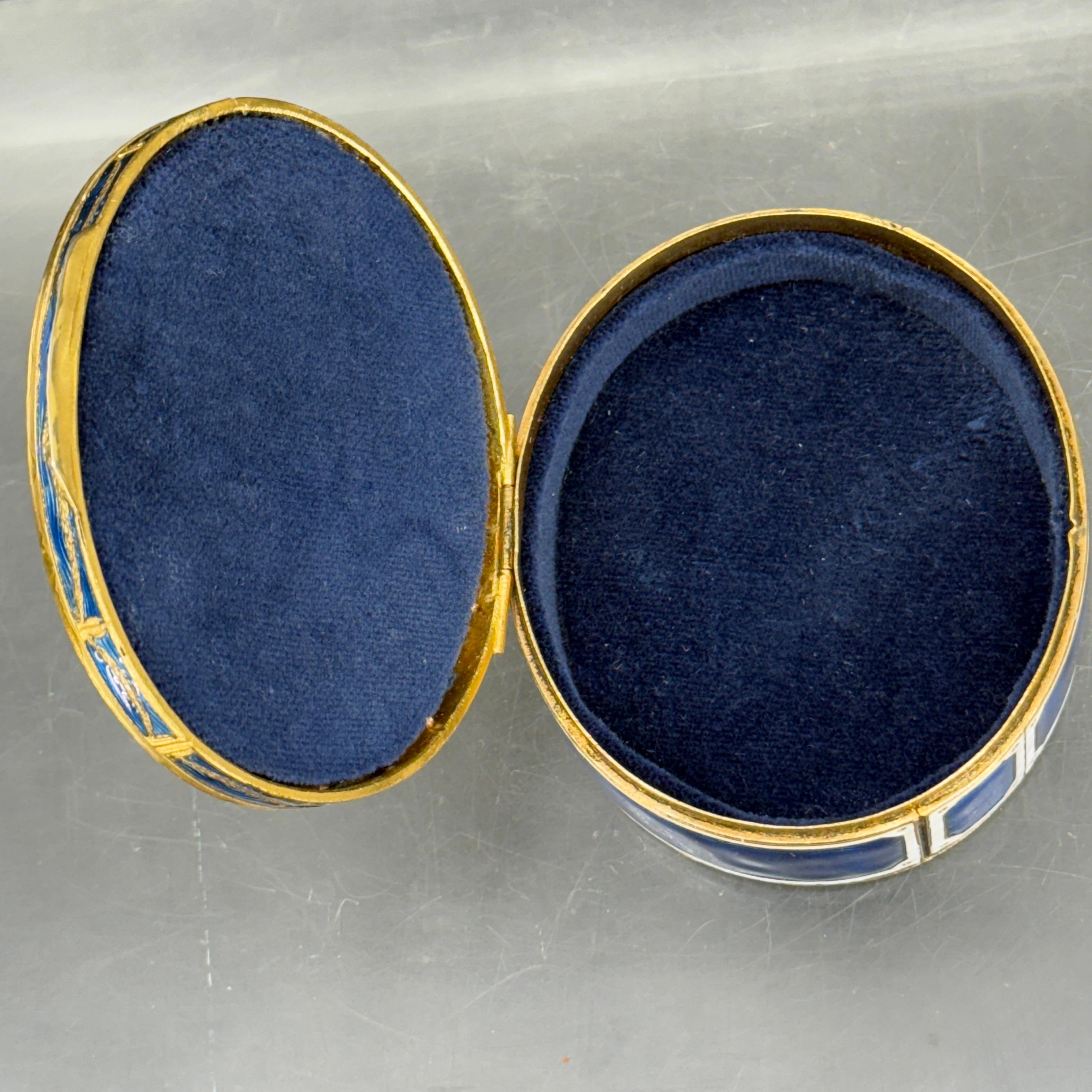 French Oval Decorated Enamel Jewelry Box, France 1830's For Sale 4