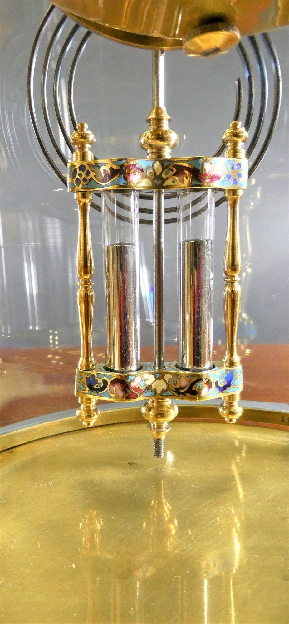 Pendule de cheminée ovale française à quatre verres avec décoration champlevée, Le Roy, Paris en vente 6
