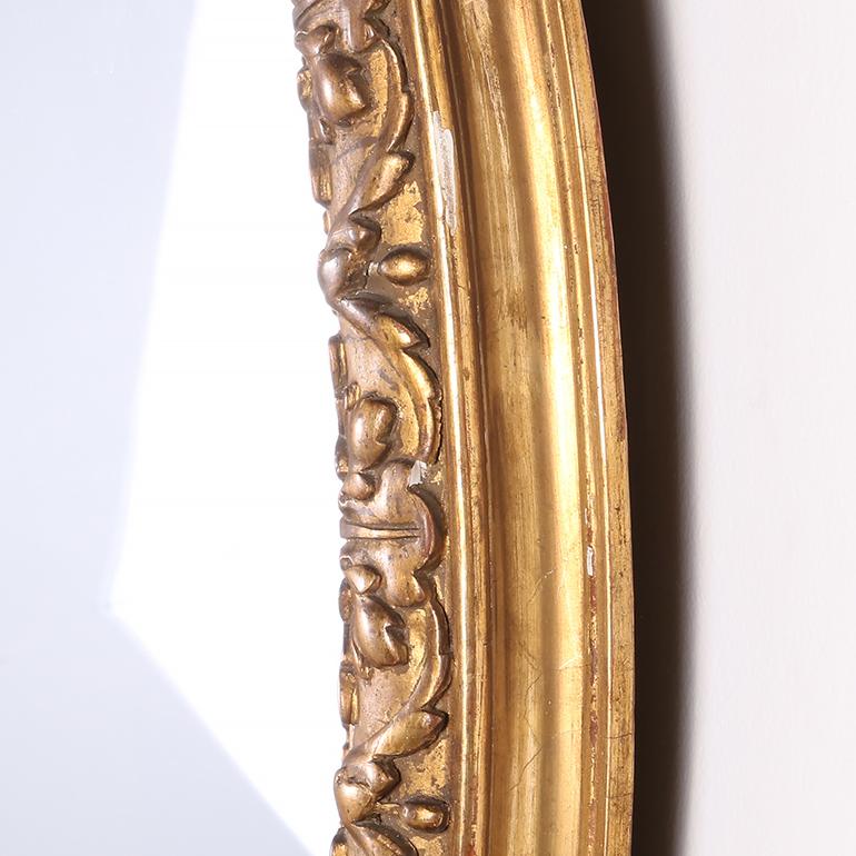 Französischer ovaler vergoldeter Spiegel, CIRCA 1890 (19. Jahrhundert) im Angebot