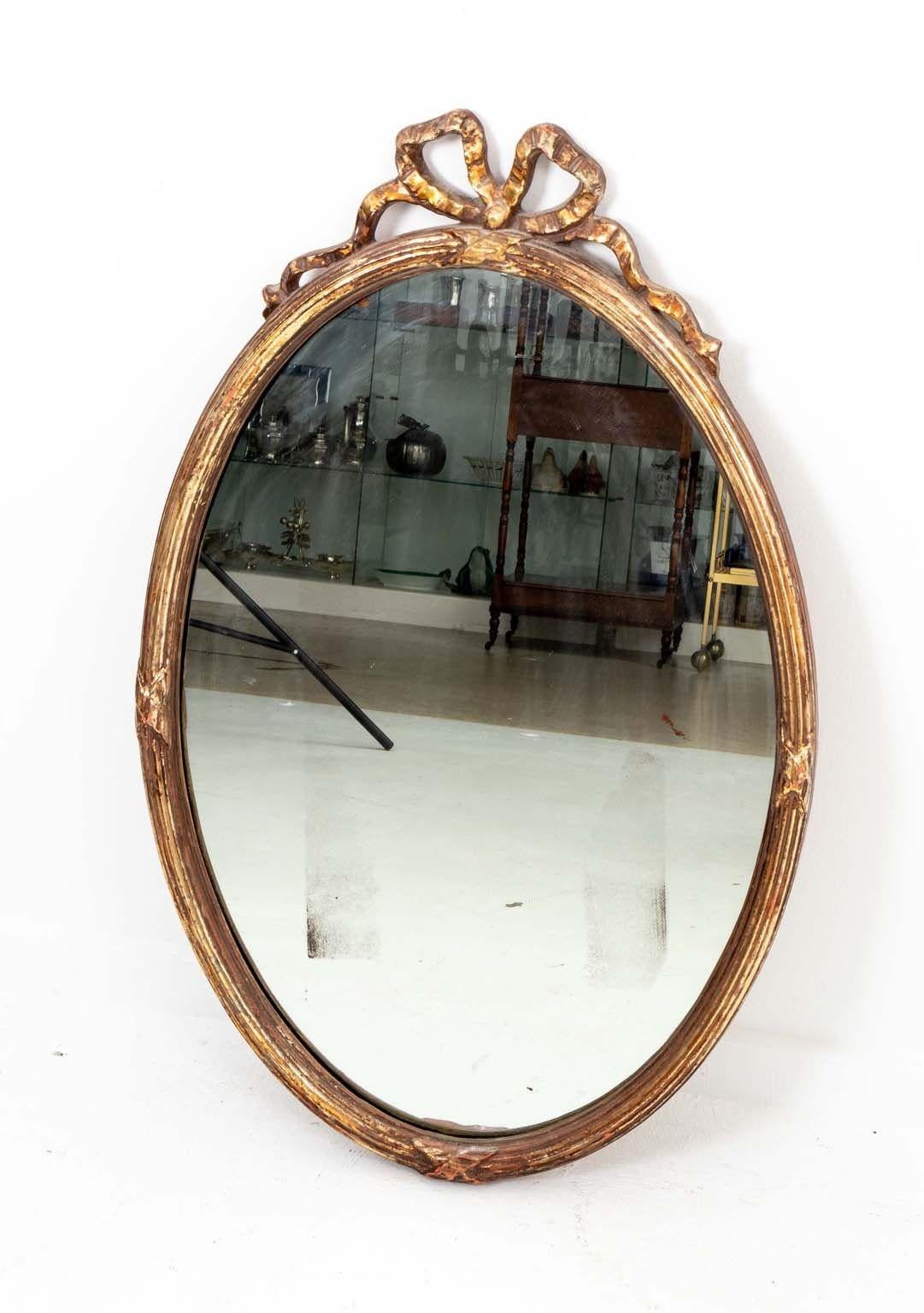 French Oval Gilt Mirror with Bow Crown, Early 20th Century For Sale 3