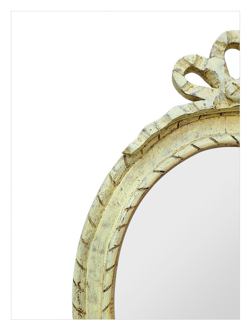 French Oval Mirror In Light Yellow Carved Wood From Provence, circa 1950 In Good Condition For Sale In Paris, FR