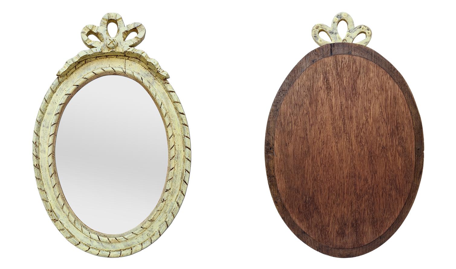 Französischer ovaler Spiegel in hellgelbem geschnitztem Holz aus der Provence, um 1950 im Angebot 1