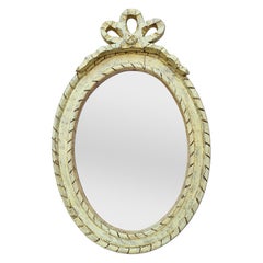 Specchio ovale francese in legno intagliato giallo chiaro proveniente dalla Provenza, circa 1950