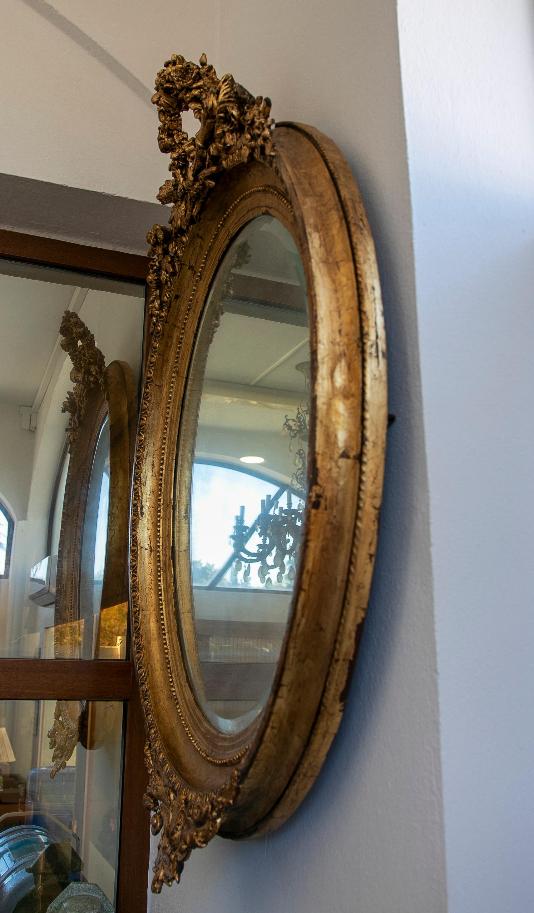 20th Century French Oval Mirror with Gold Tones and Flower Garland Coping For Sale