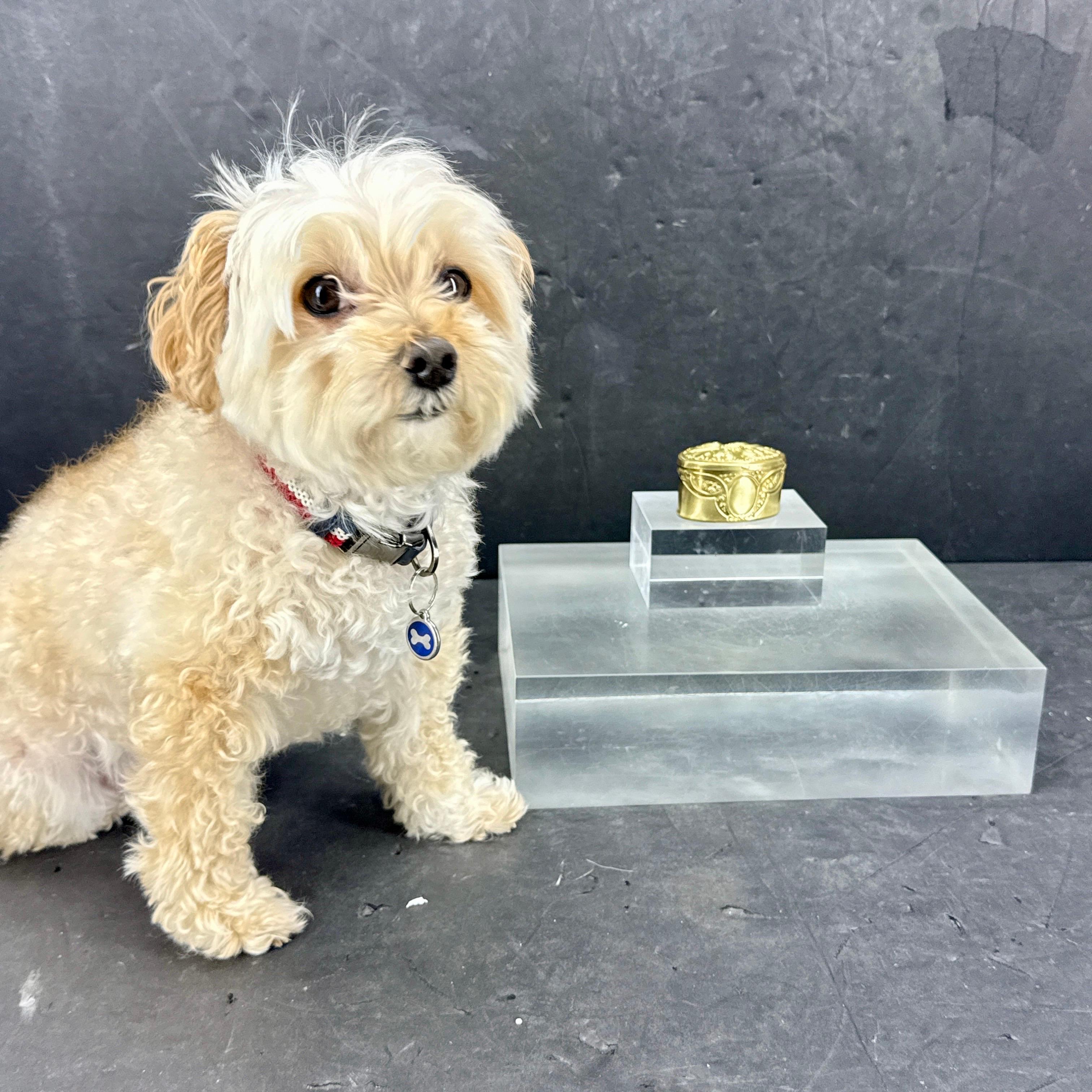 Boîte à bijoux ovale française décorée en Rococo, France 1780's en vente 9