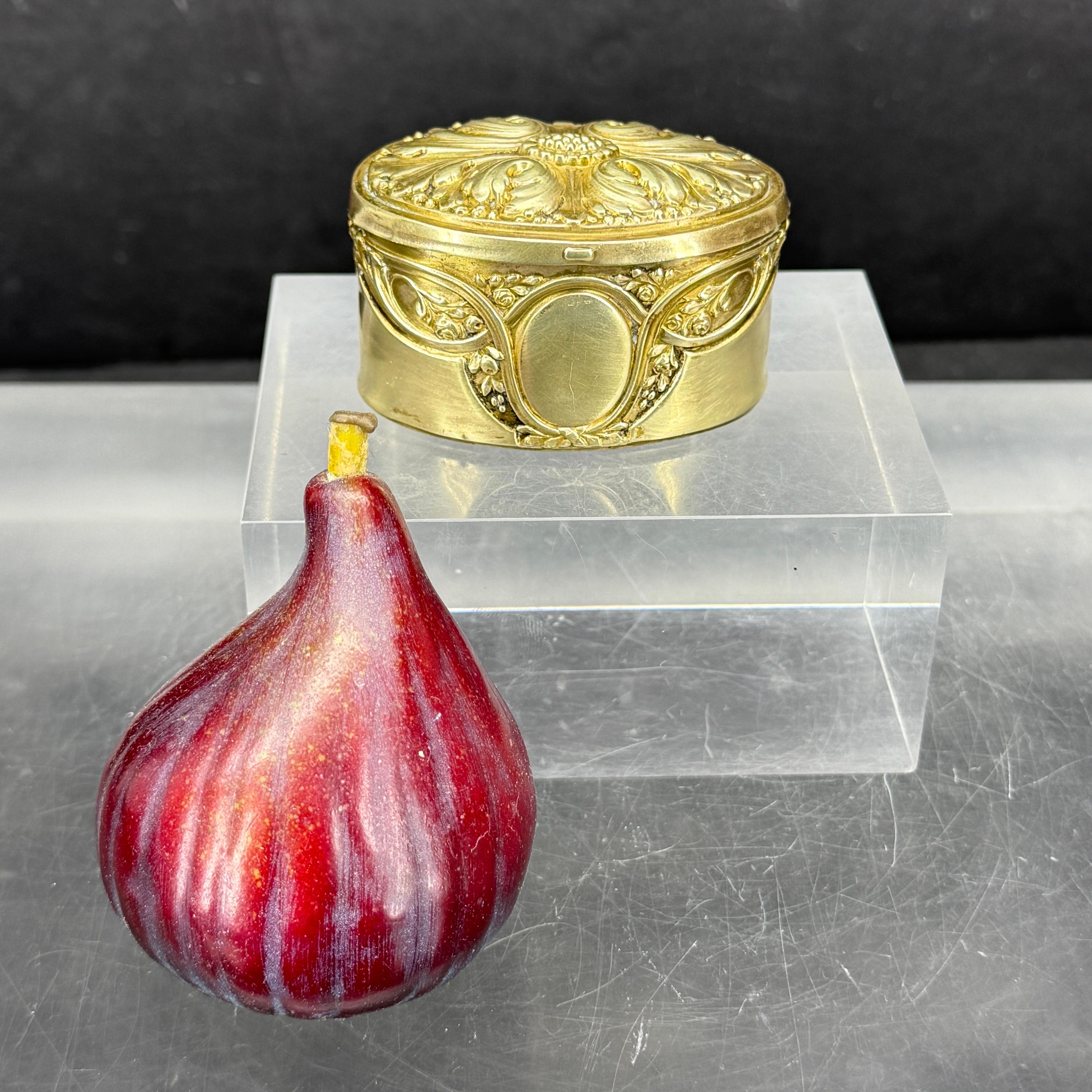 Français Boîte à bijoux ovale française décorée en Rococo, France 1780's en vente