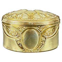 Boîte à bijoux ovale française décorée en Rococo, France 1780's