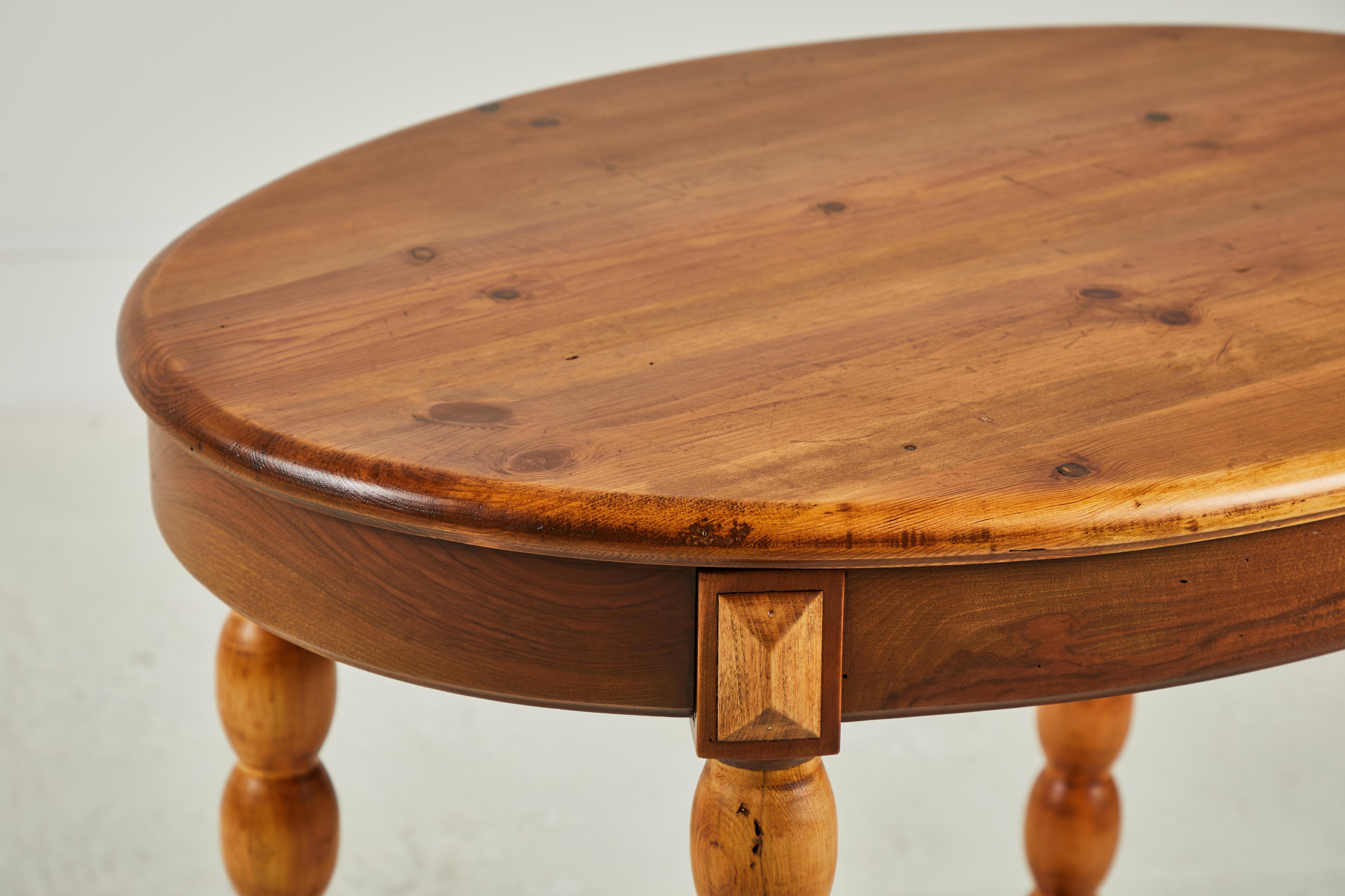 Wood French Oval Side Table with Spindle Legs