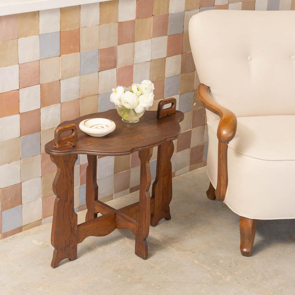 French Oval Wood Side Table Francés en venta