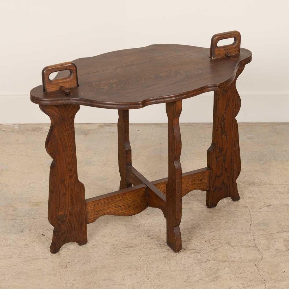 French Oval Wood Side Table en Bueno estado para la venta en Los Angeles, CA