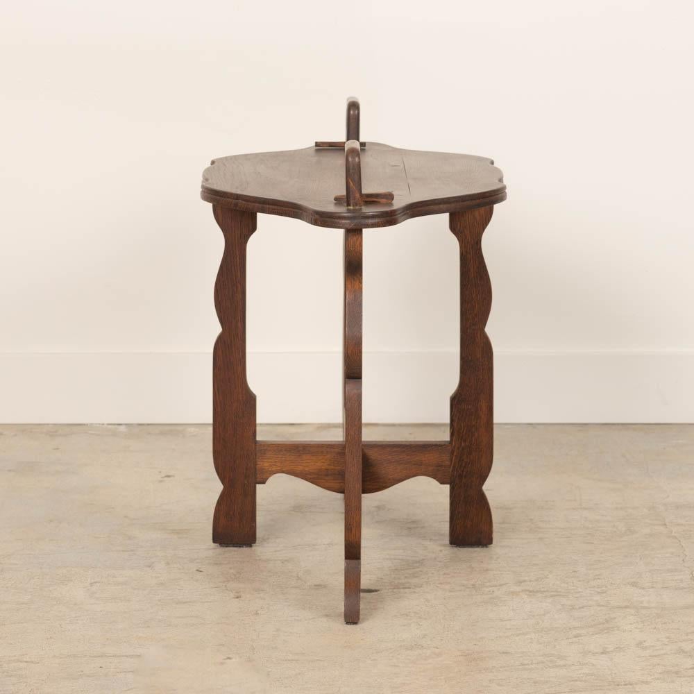 French Oval Wood Side Table Roble en venta