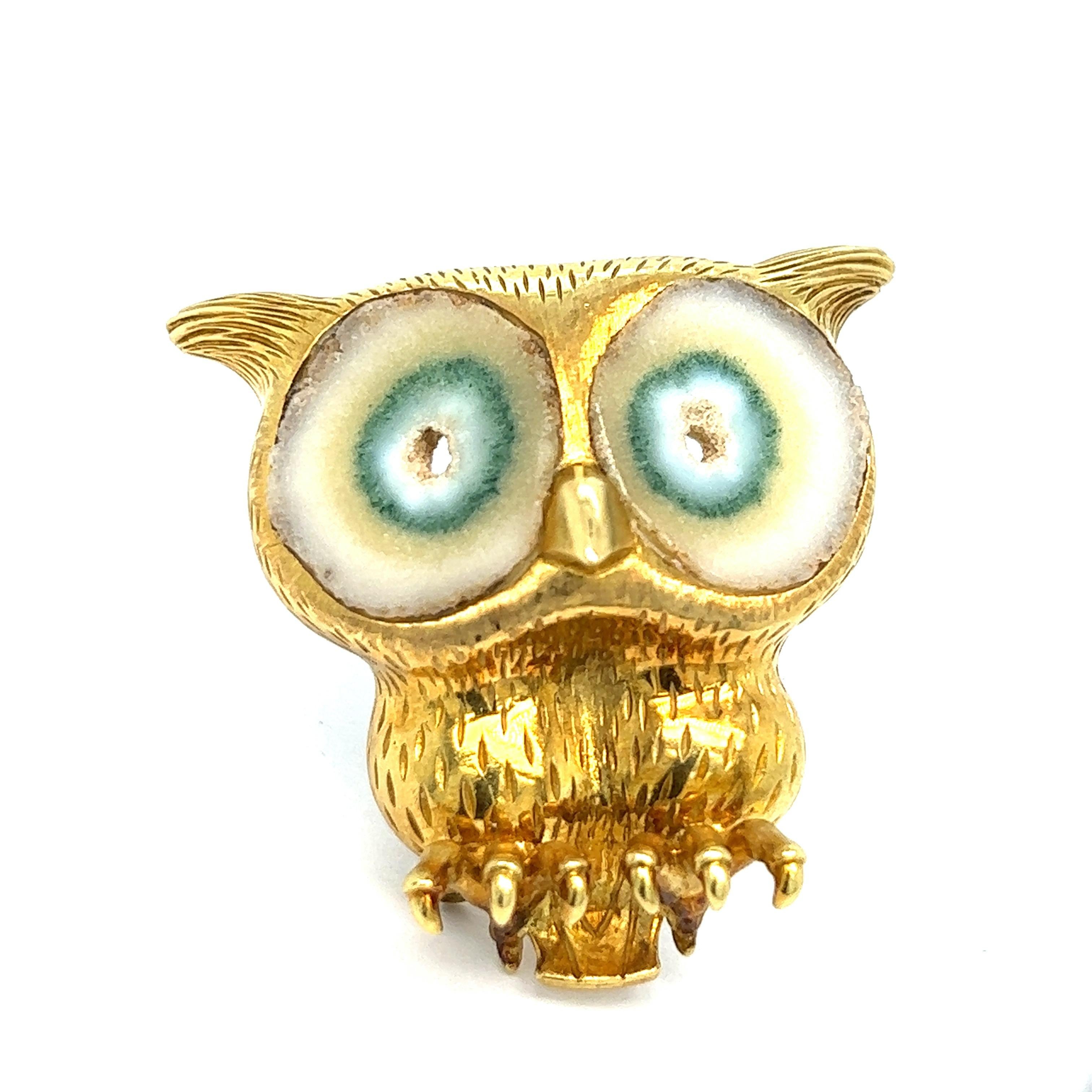 French owl agate gold brooch

Agate eyes, 18 karat yellow gold

Size: width 1.63 inches, length 1.63 inches
Total weight: 25.3 grams