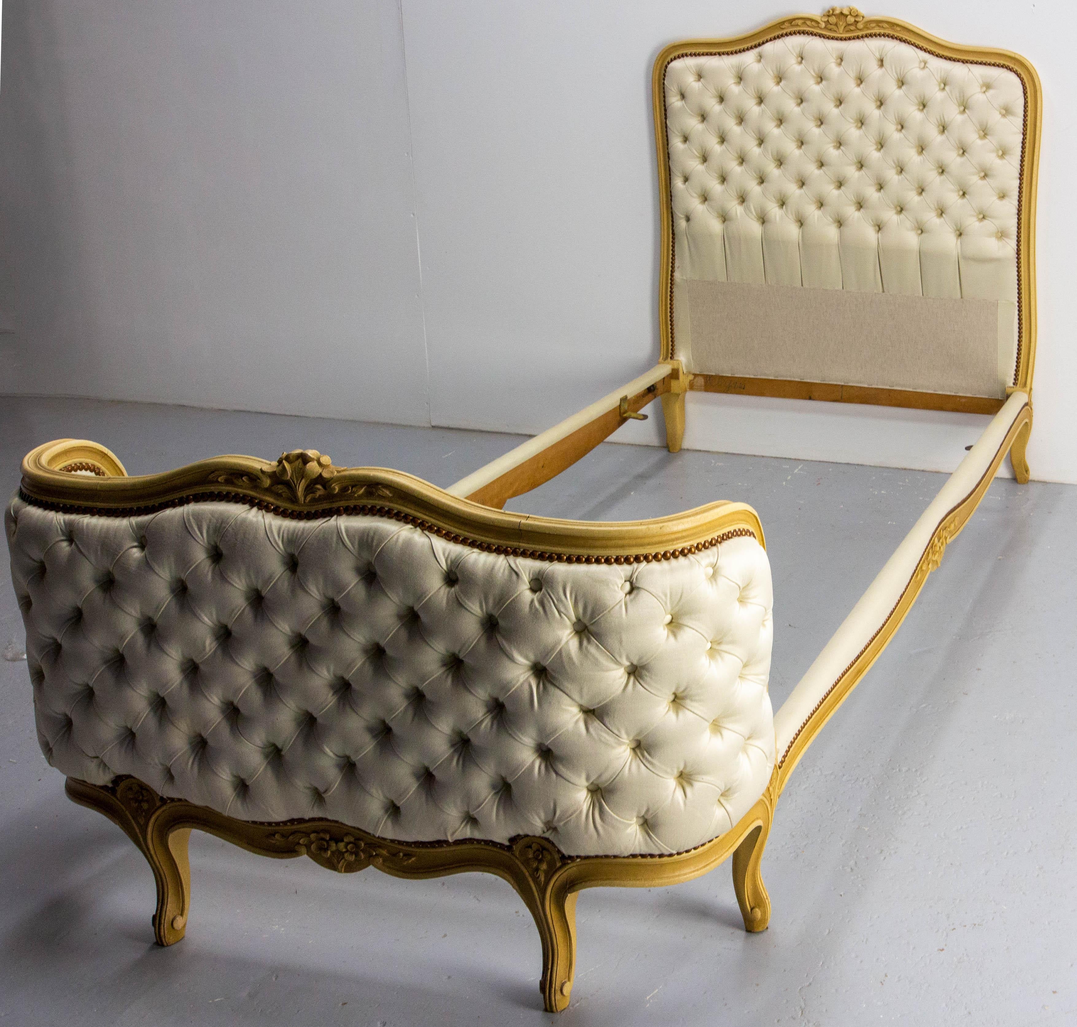 French Padded Louis XV Style Single Bed or Banquette, circa 1900 For Sale 1