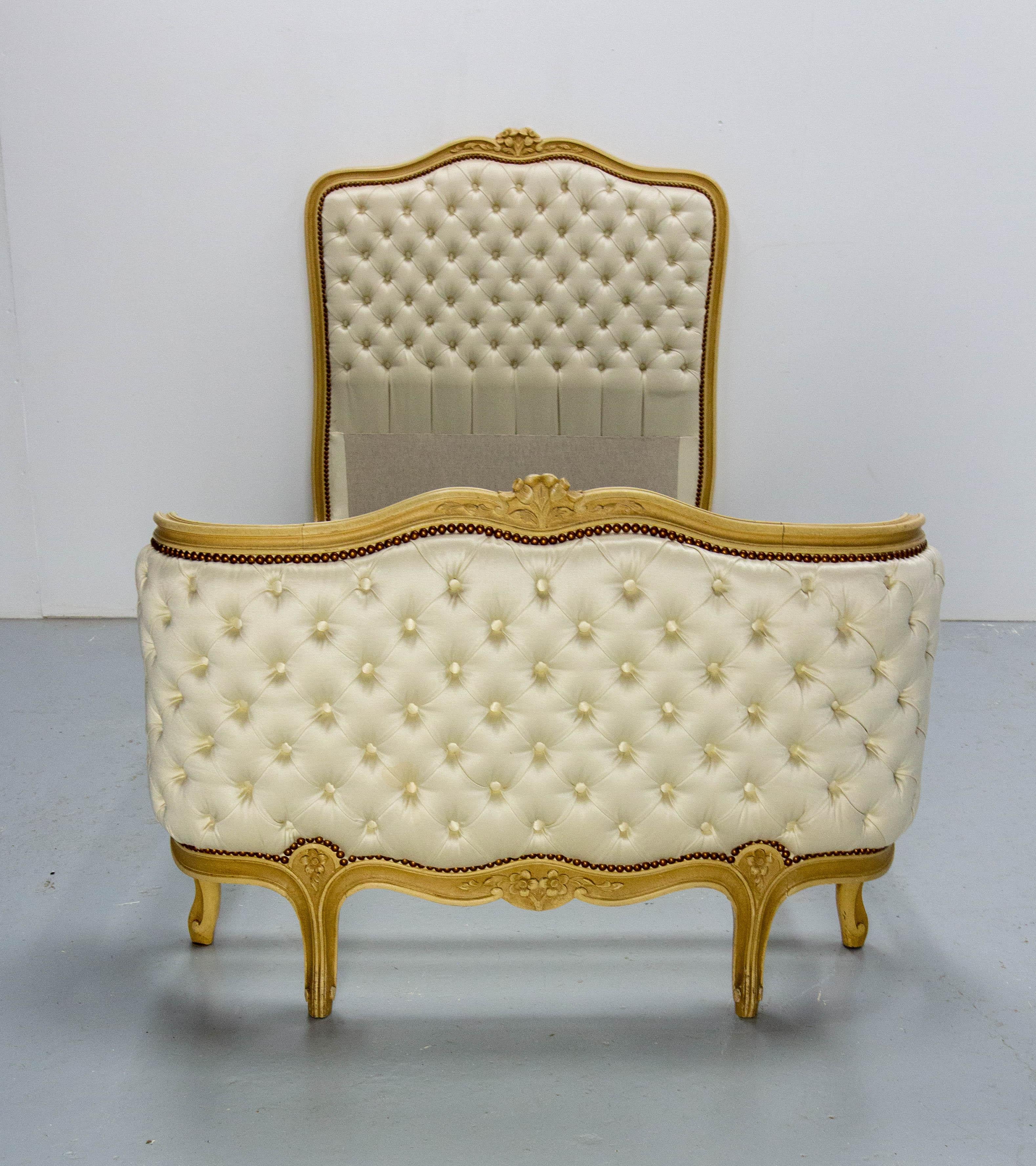 French Padded Louis XV Style Single Bed or Banquette, circa 1900 In Good Condition For Sale In Labrit, Landes