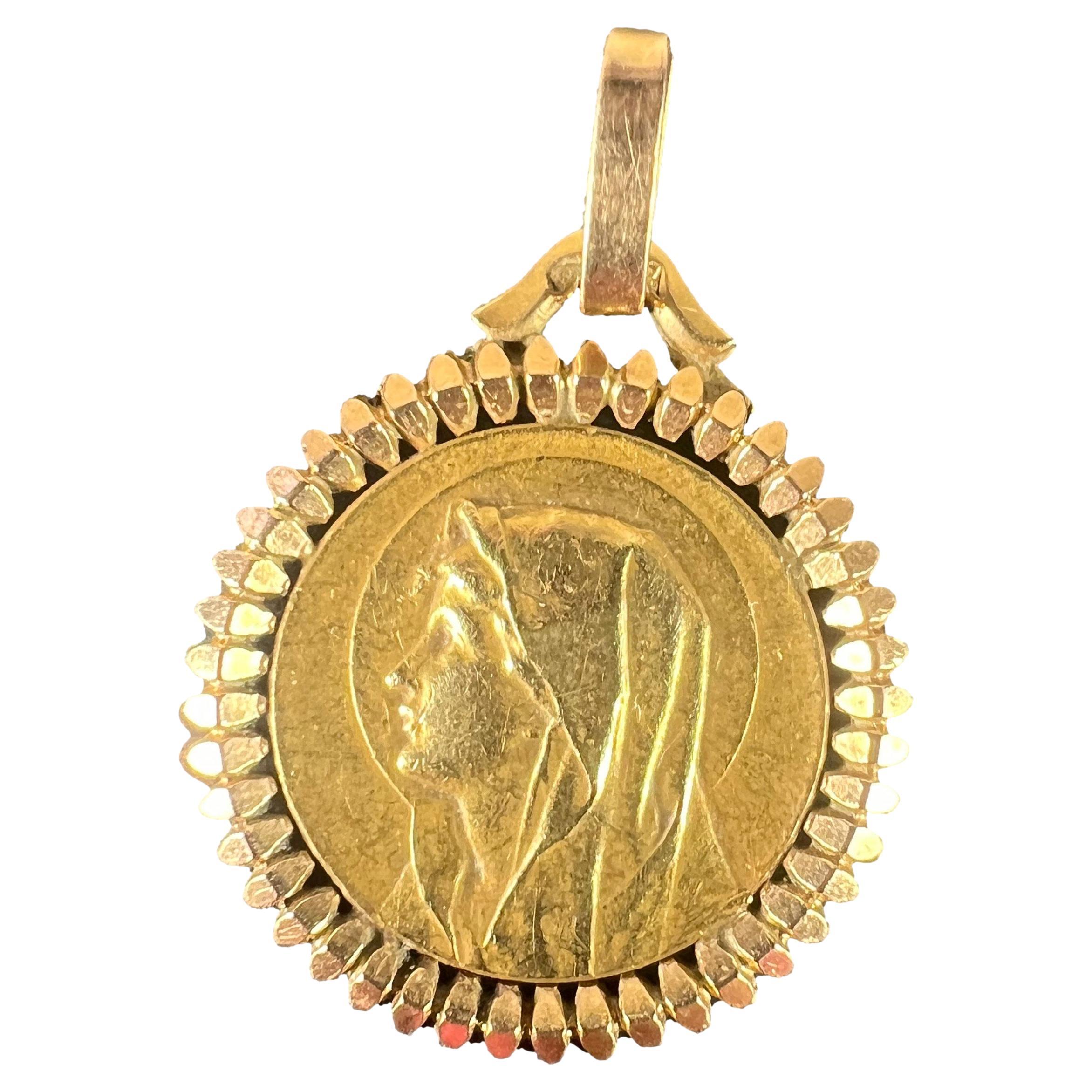 Ciondolo con medaglia religiosa in oro giallo 18 carati di Pageli Perriat francese