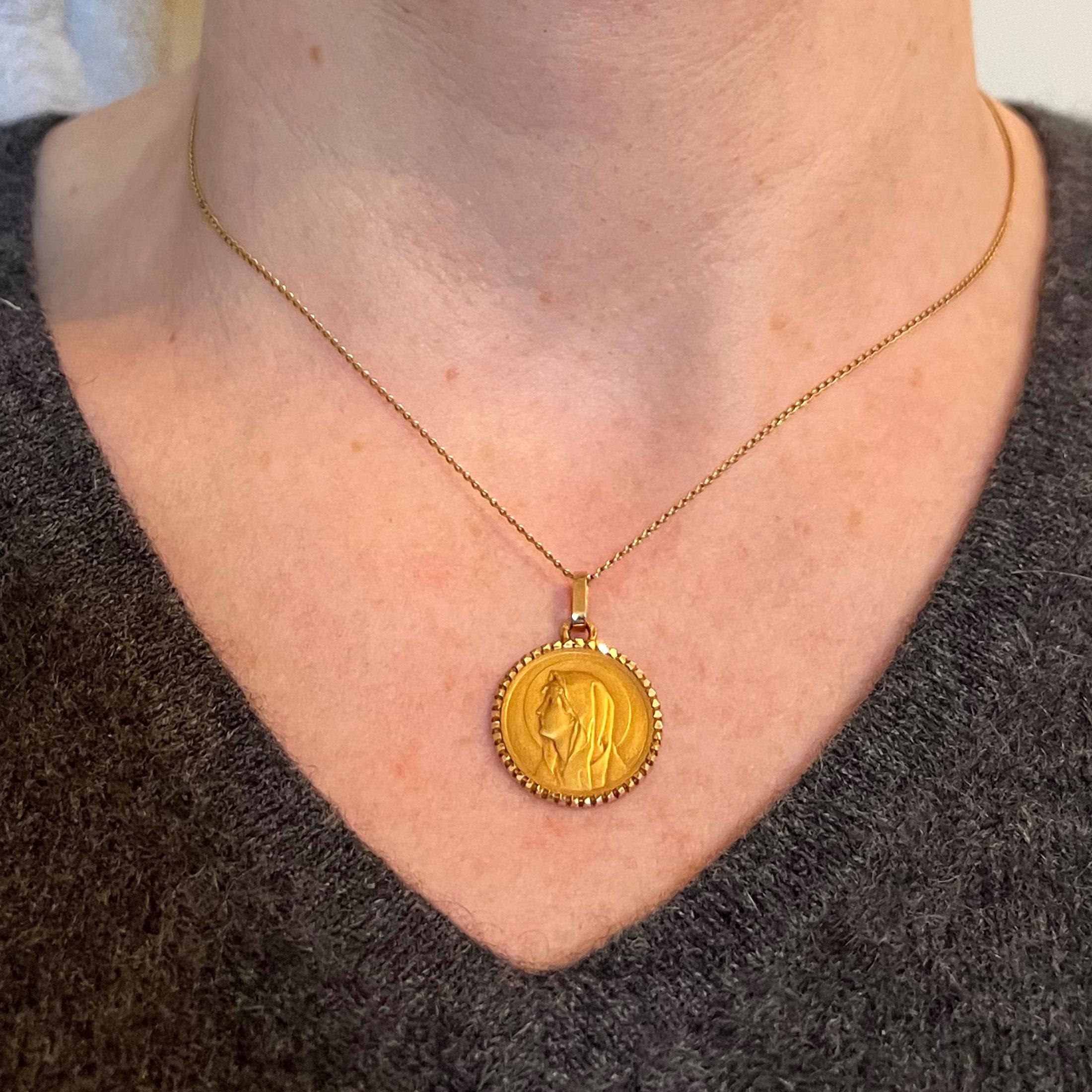 Femenino o masculino Colgante Pageli Francés Virgen María Medalla de Oro Amarillo 18K en venta