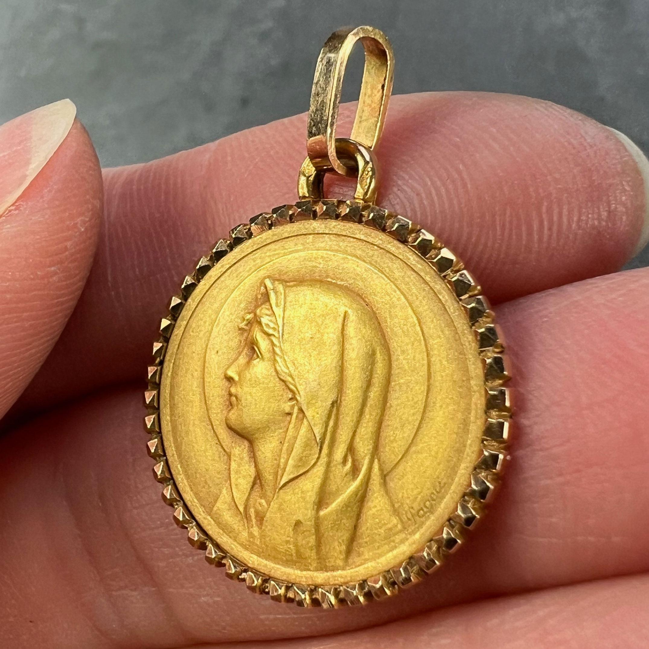 Colgante Pageli Francés Virgen María Medalla de Oro Amarillo 18K en venta 2