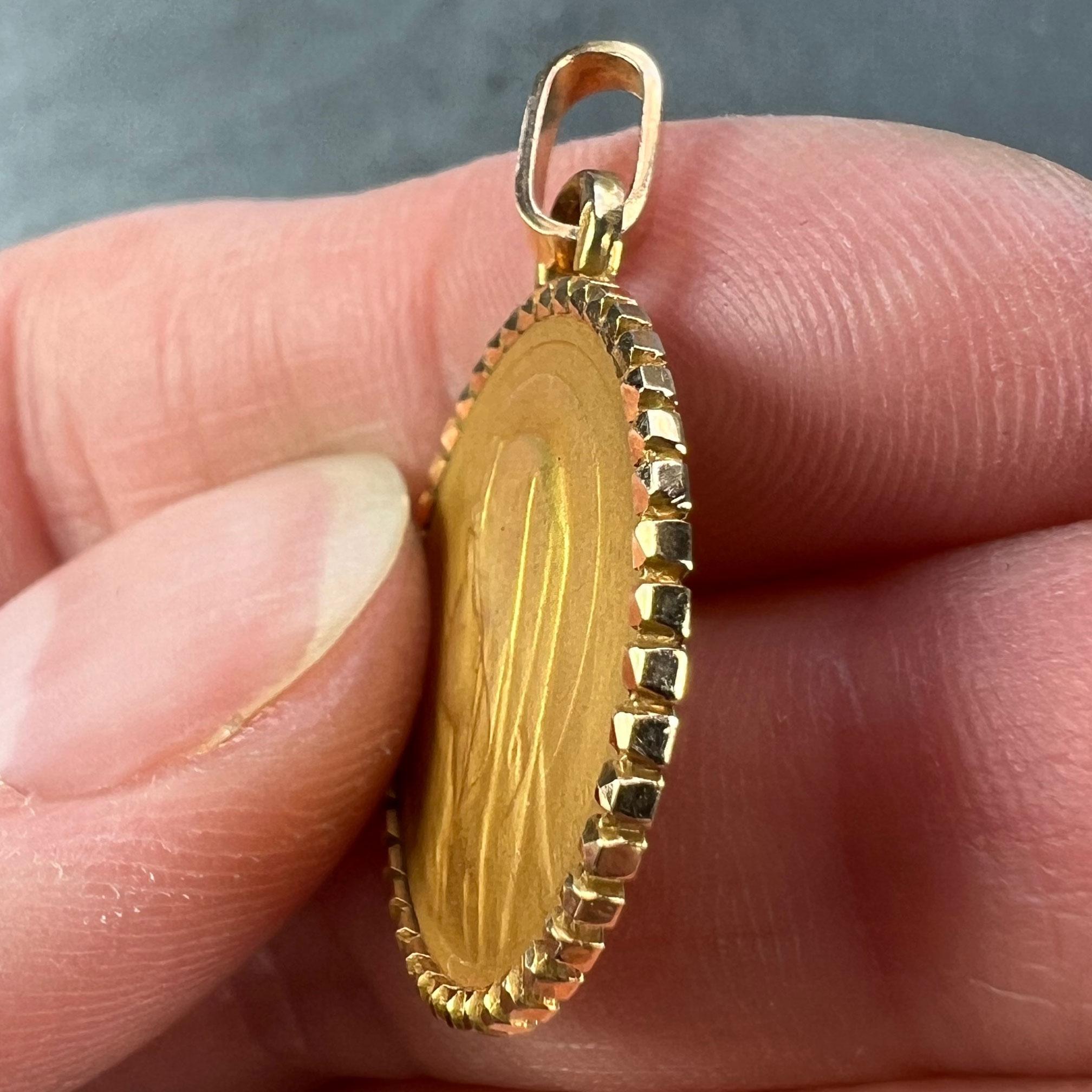 Colgante Pageli Francés Virgen María Medalla de Oro Amarillo 18K en venta 3