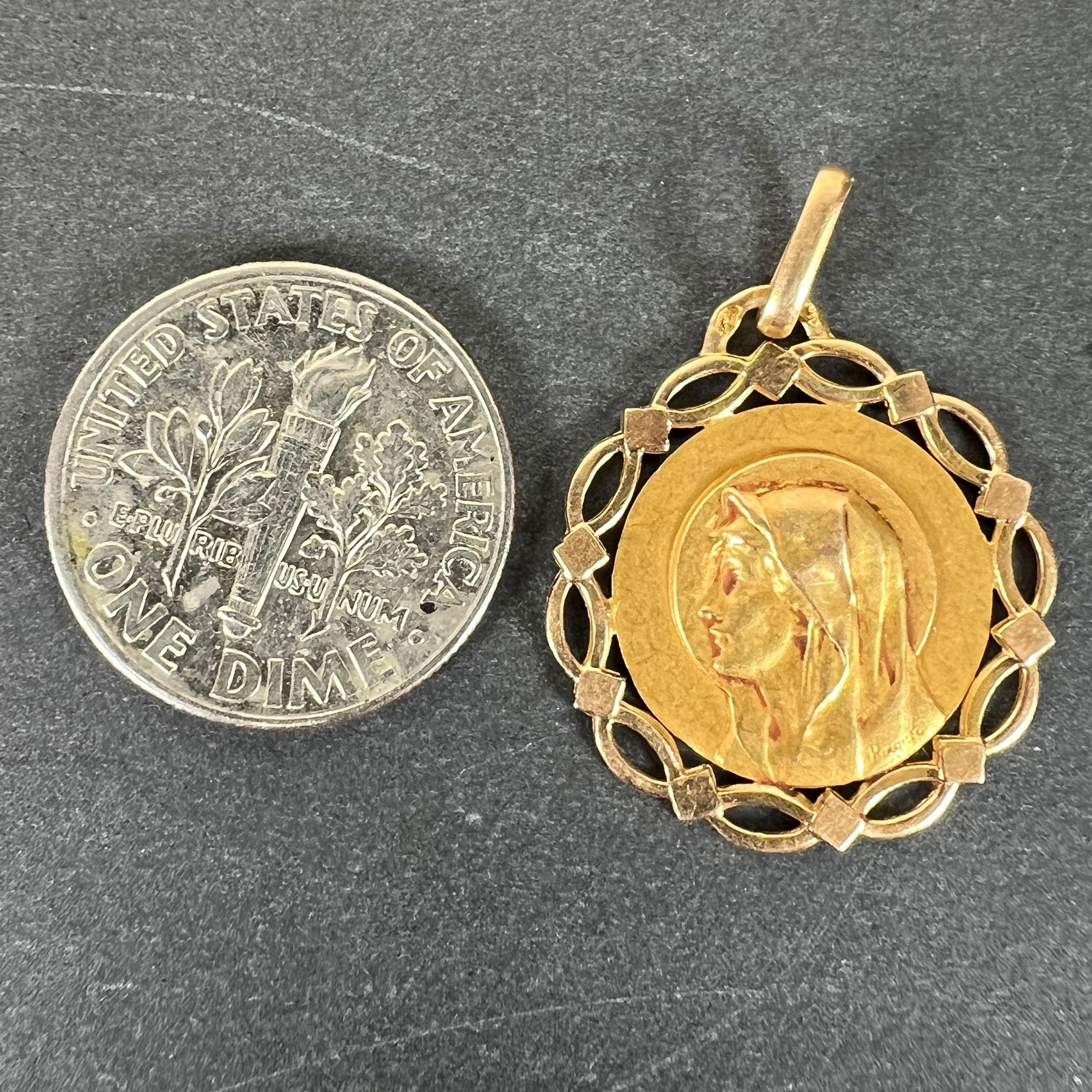 Ciondolo con medaglia incorniciata in oro giallo 18 carati Pageri Perroud francese Vergine Maria in vendita 6