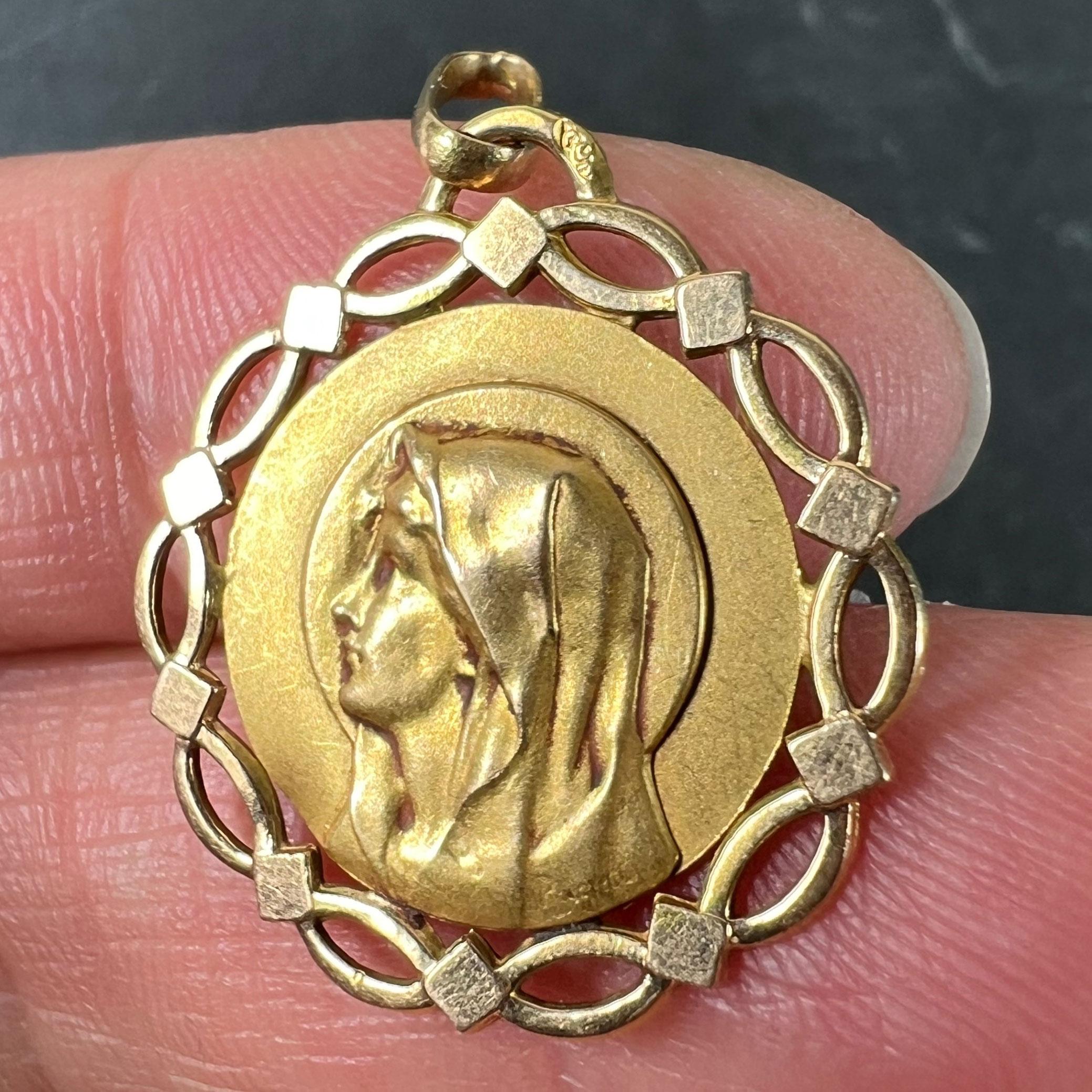 Ciondolo con medaglia incorniciata in oro giallo 18 carati Pageri Perroud francese Vergine Maria in vendita 2