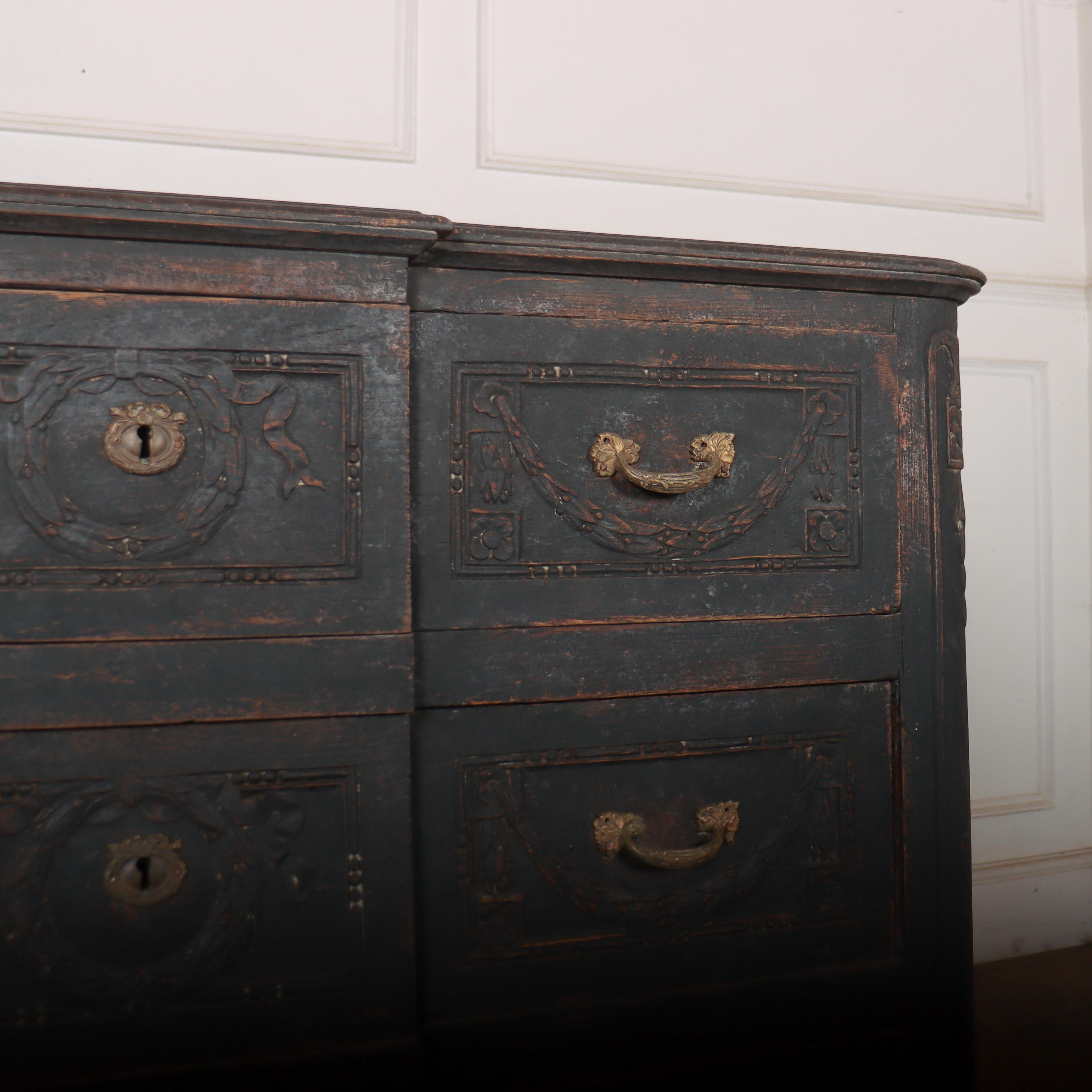 French Painted Breakfront Commode In Good Condition For Sale In Leamington Spa, Warwickshire