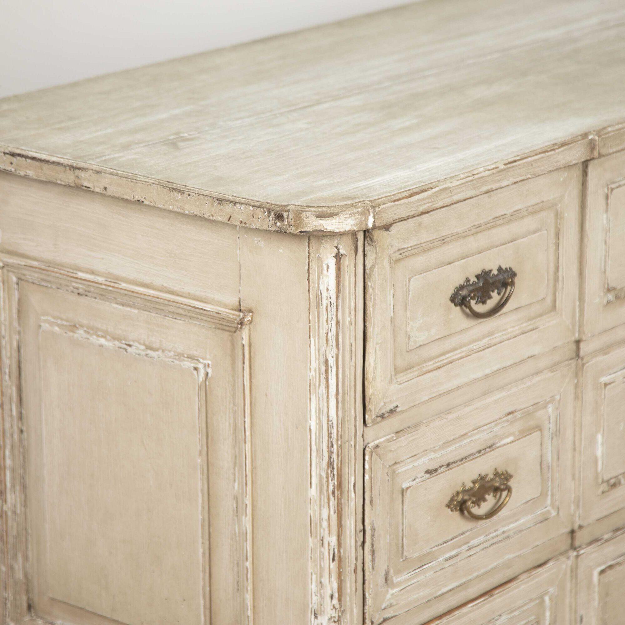 French Painted Breakfront Commode In Good Condition In Gloucestershire, GB