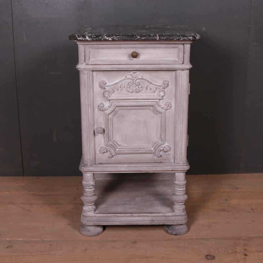 Small French painted buffet, 1880



Dimensions
20 inches (51 cms) wide
17 inches (43 cms) deep
33.5 inches (85 cms) high.