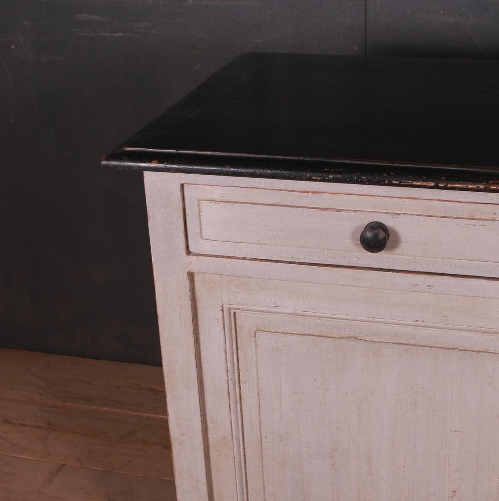 Small 19th C French painted buffet/ shop counter. 1890.

Dimensions
50 inches (127 cms) wide
23 inches (58 cms) deep
36 inches (91 cms) high.