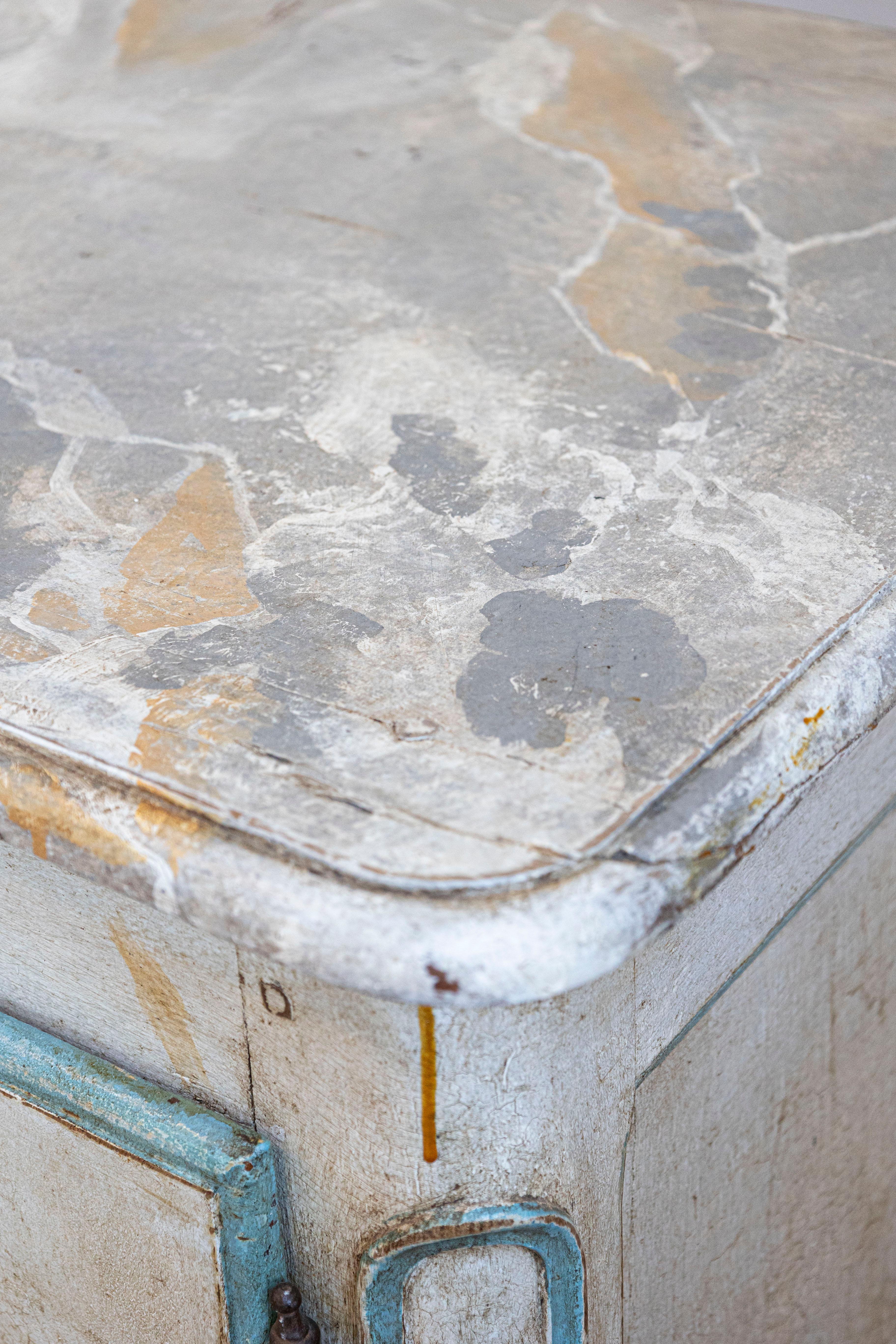 French Painted Buffet of the Louis XV Period with Two Doors and Three Drawers en venta 2