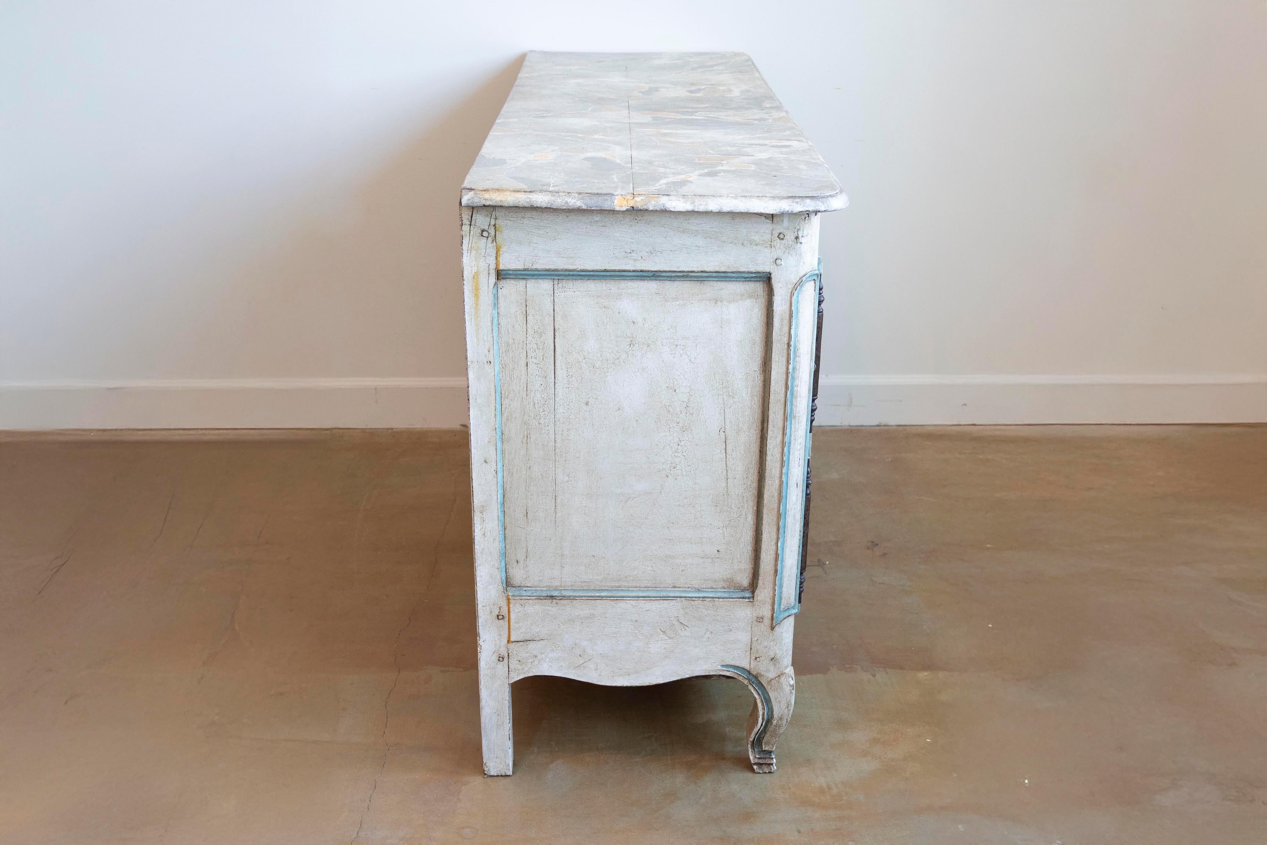 French Painted Buffet of the Louis XV Period with Two Doors and Three Drawers siglo XVIII en venta
