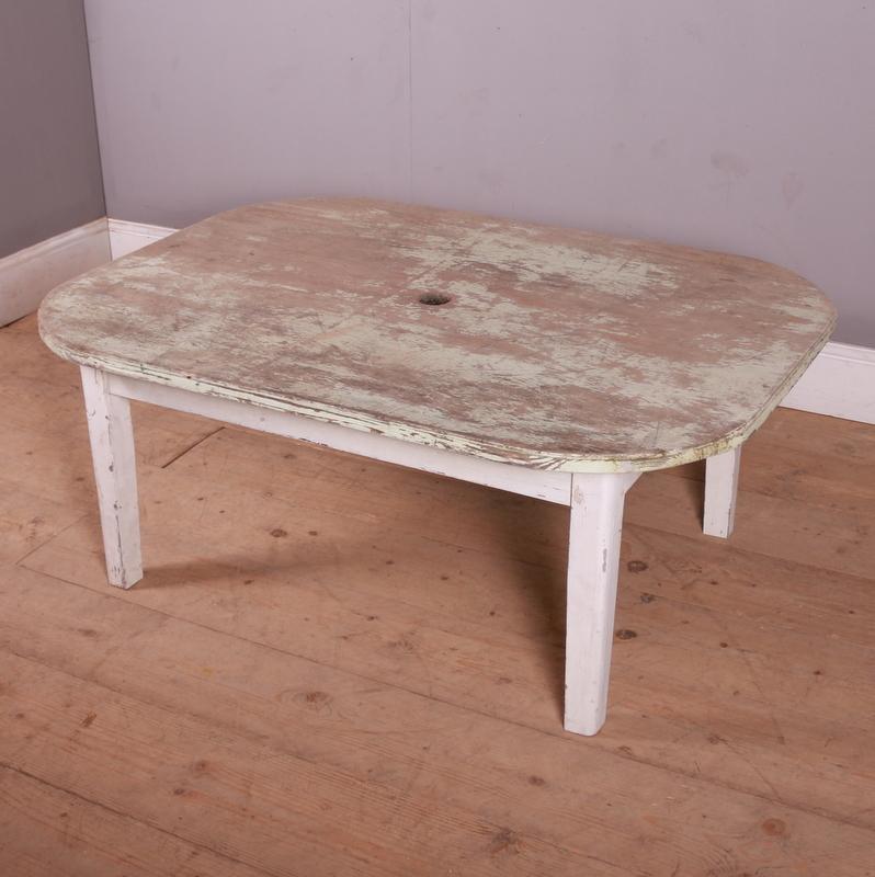 Antique painted French coffee table with D ended top. Old worn paint. 1890.



Dimensions
49 inches (124 cms) wide
36 inches (91 cms) deep
20 inches (51 cms) high.