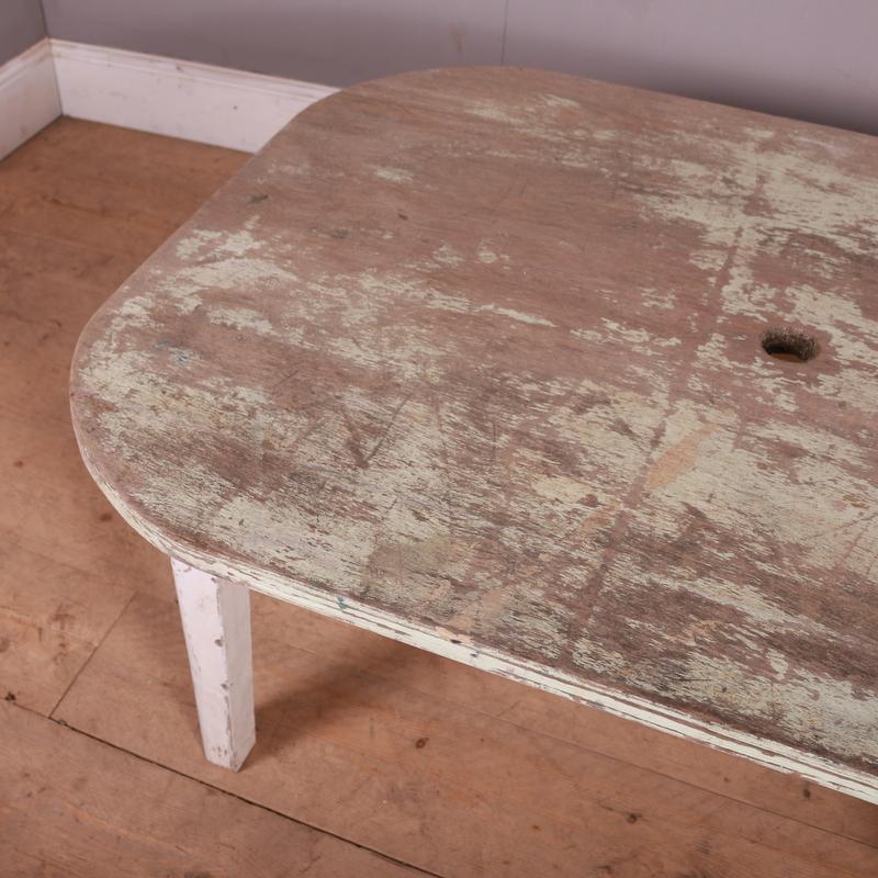 French Painted Coffee Table In Good Condition For Sale In Leamington Spa, Warwickshire