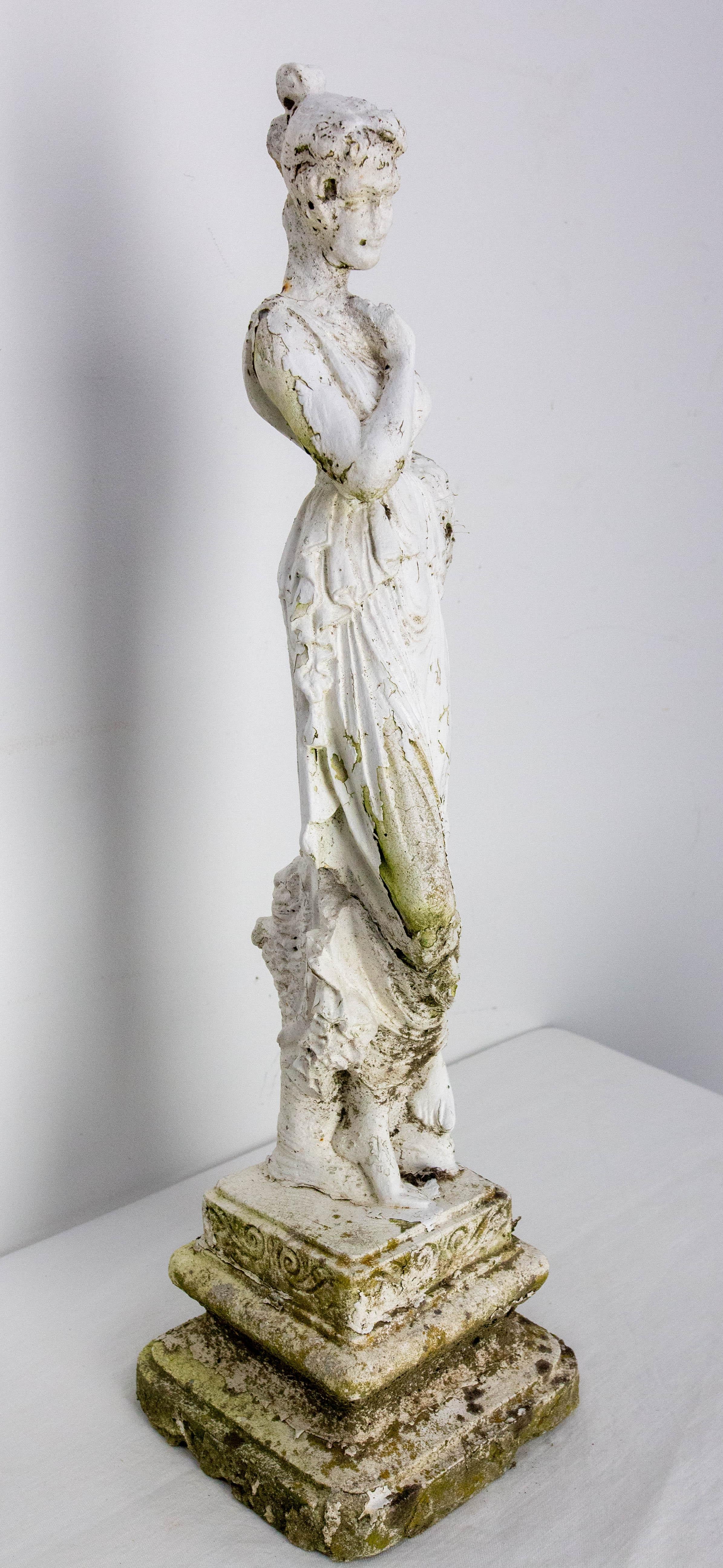 Französisch bemalt Beton Frau Statuette Classic Stil um 1960 (Moderne der Mitte des Jahrhunderts) im Angebot