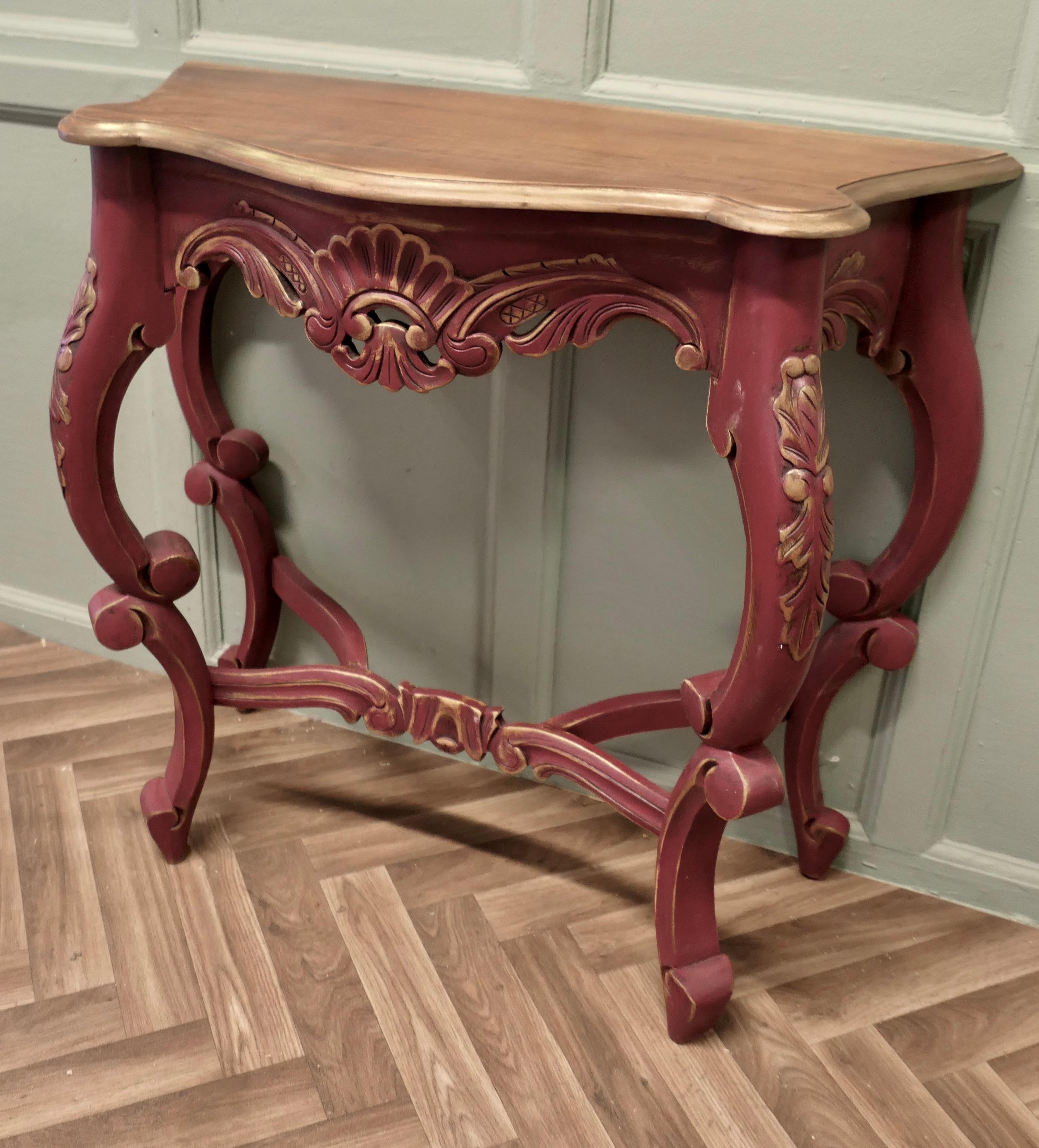 Stile provenzale Tavolo da salotto o consolle dipinto in francese con specchio abbinato in vendita