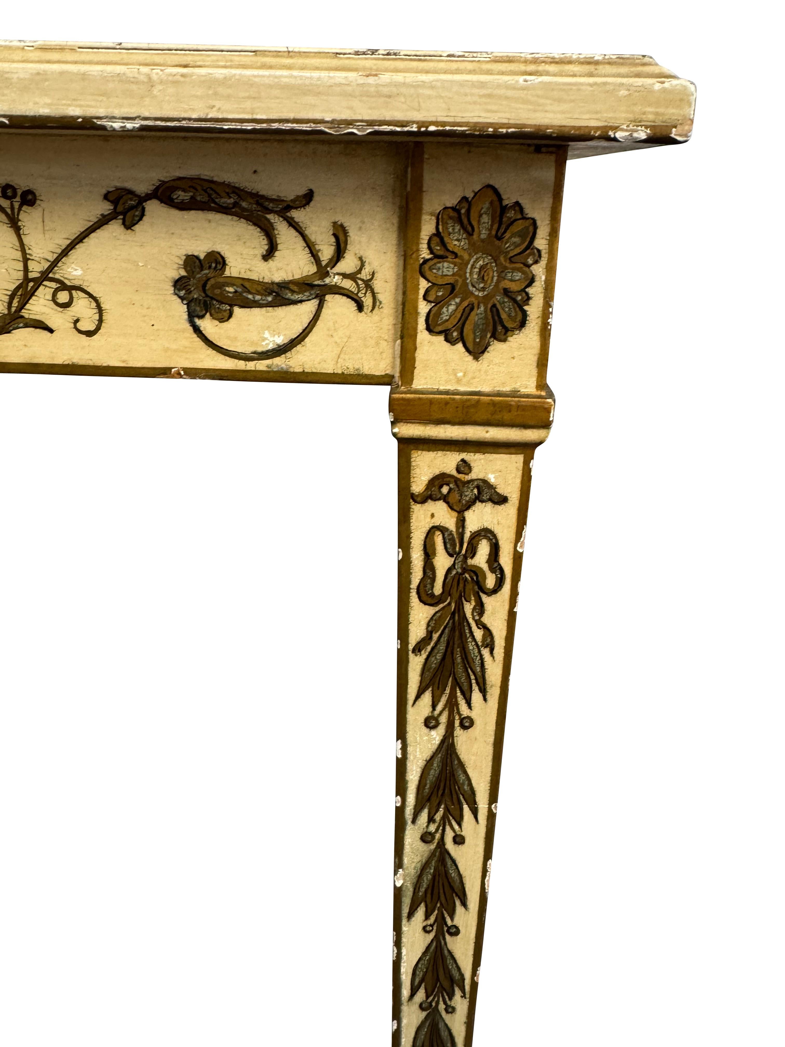 Fatto a mano Tavolino decorato dipinto francese con disegni neoclassici in vendita