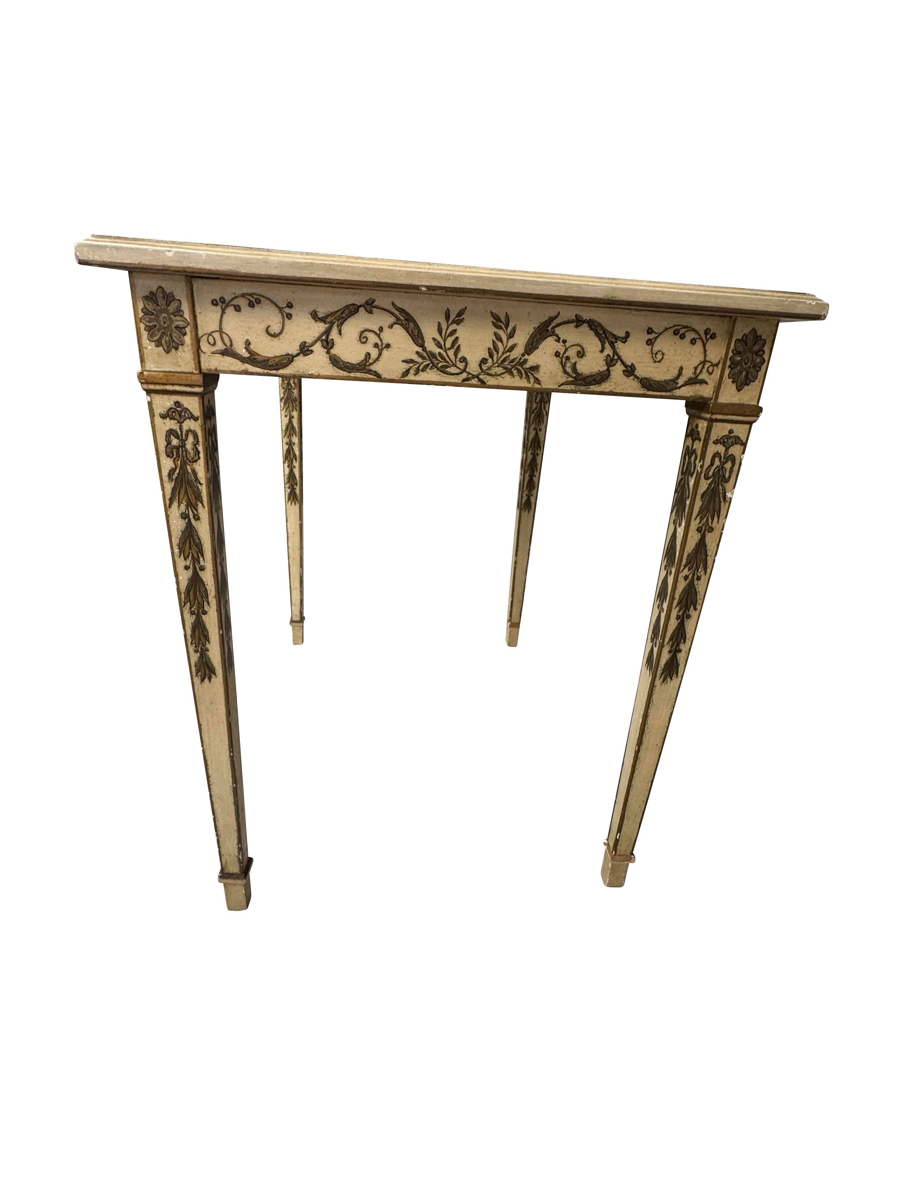 XX secolo Tavolino decorato dipinto francese con disegni neoclassici in vendita