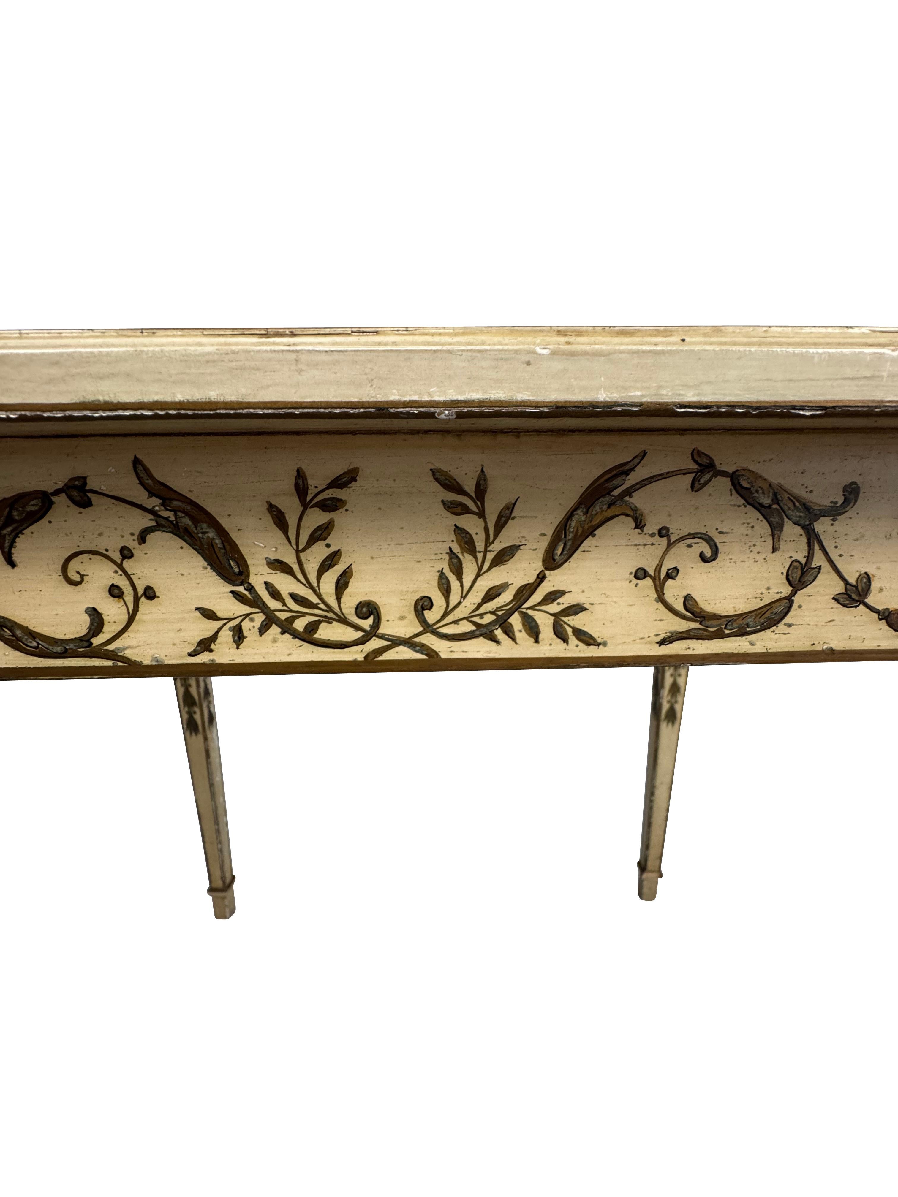Tavolino decorato dipinto francese con disegni neoclassici in vendita 2