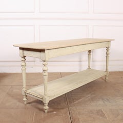 Table à tiroirs peinte en France